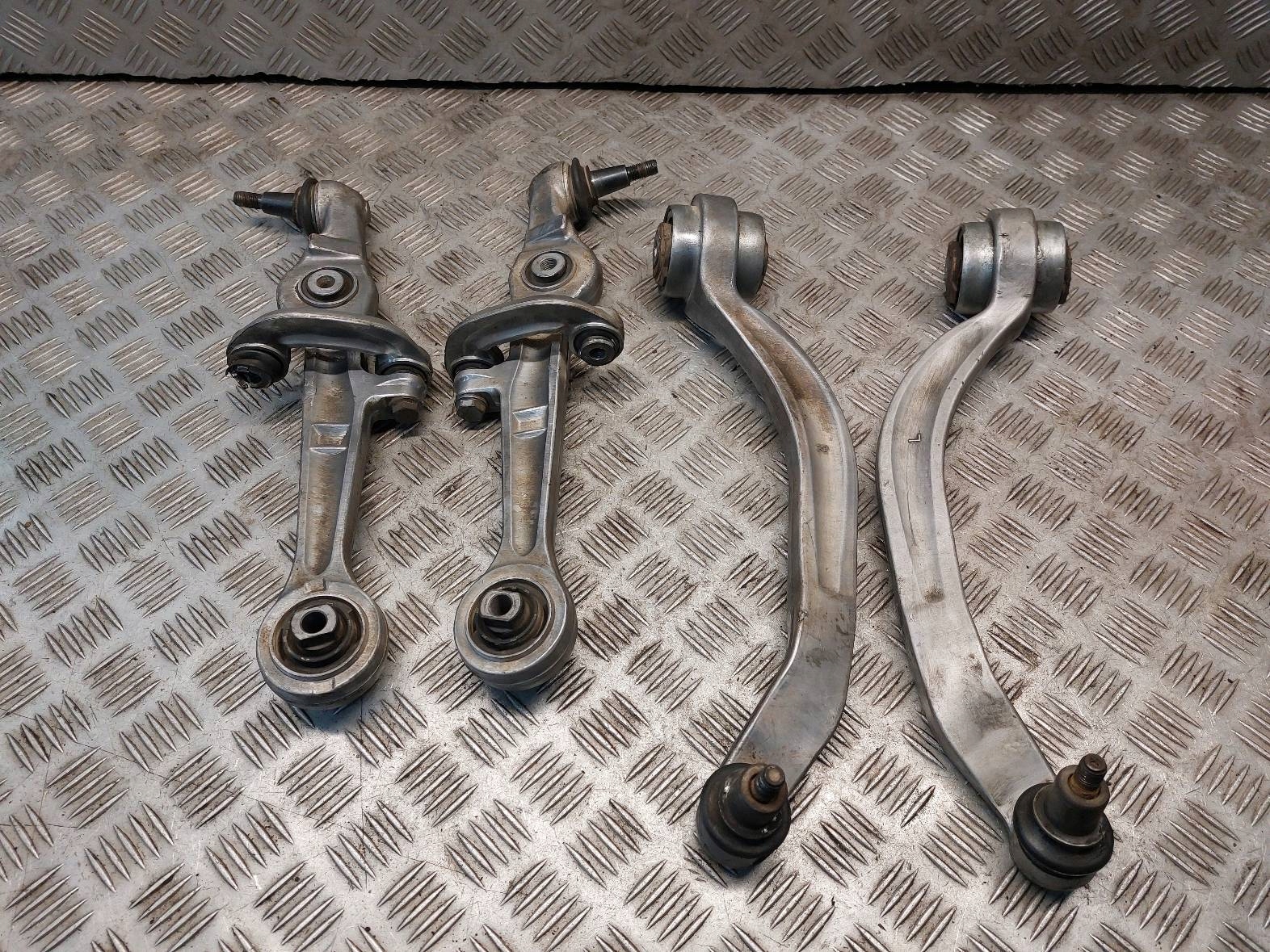 KOMPLET WAHACZY front AUDI A4 B7 TG222 N06