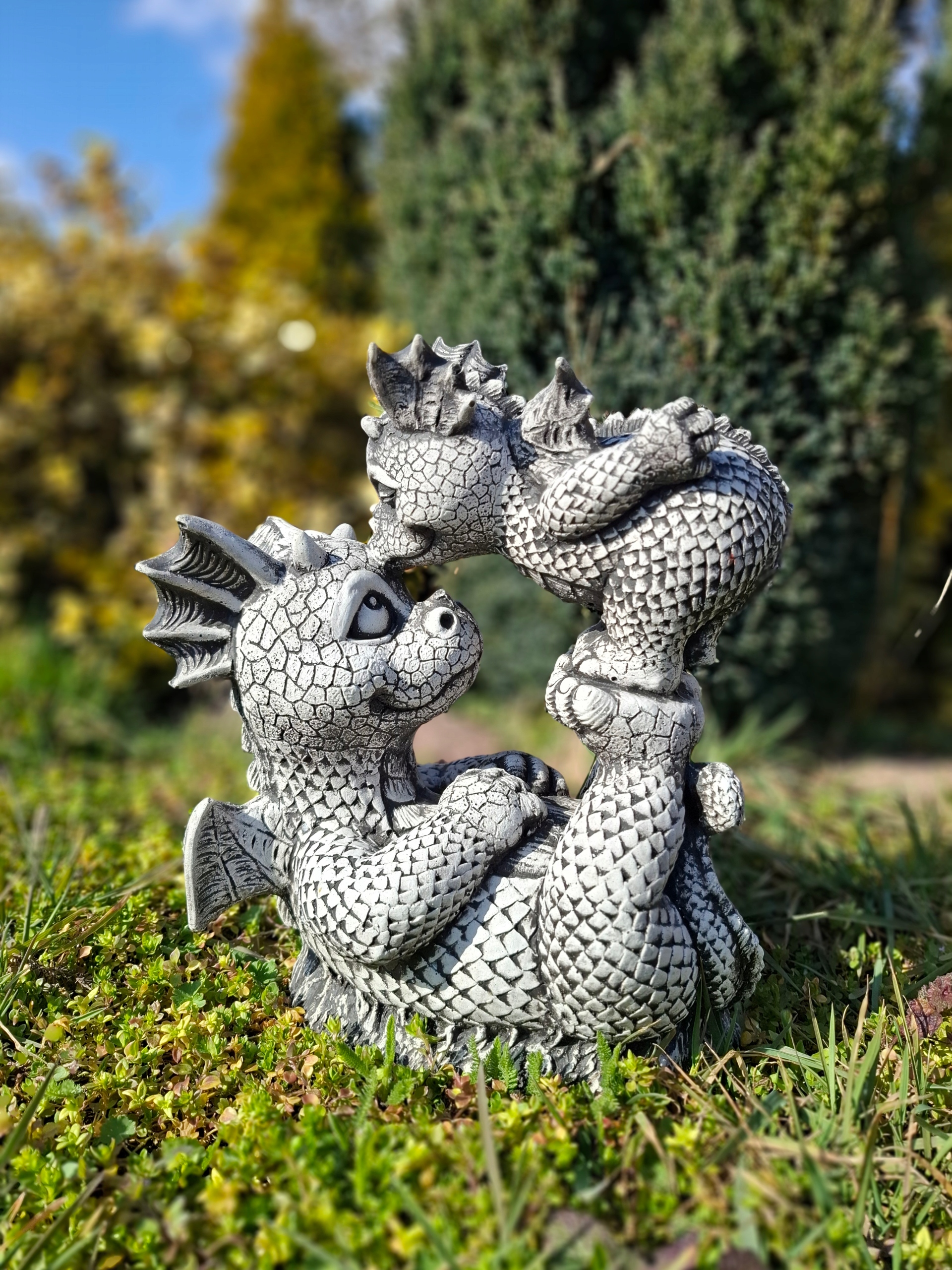 Betonová figurka Drak s malým dudlíkem, zahradní dekorace, figurka Draka