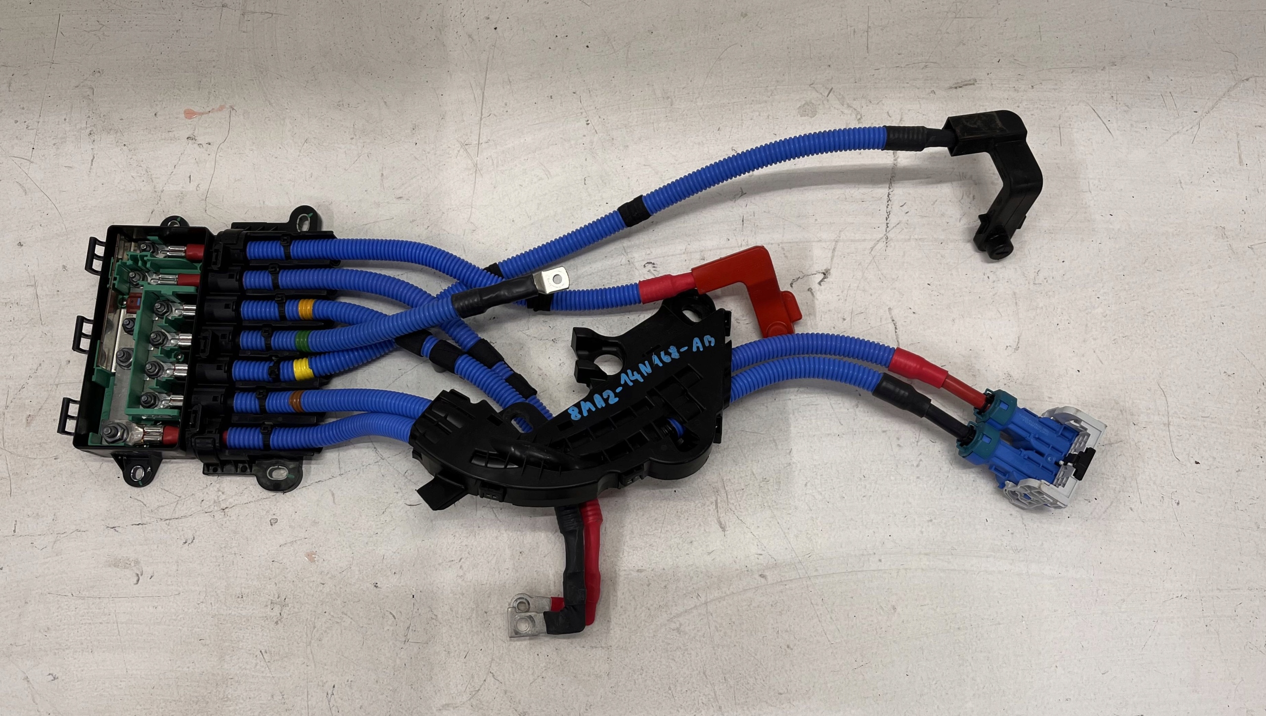 Range Rover VELAR L560 дроти M8A2-14N168-AB