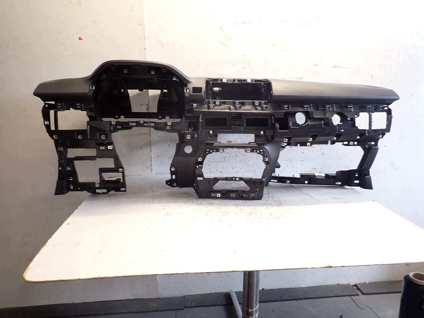 dashboard console cockpit DACIA SANDERO III 2020- 681002279