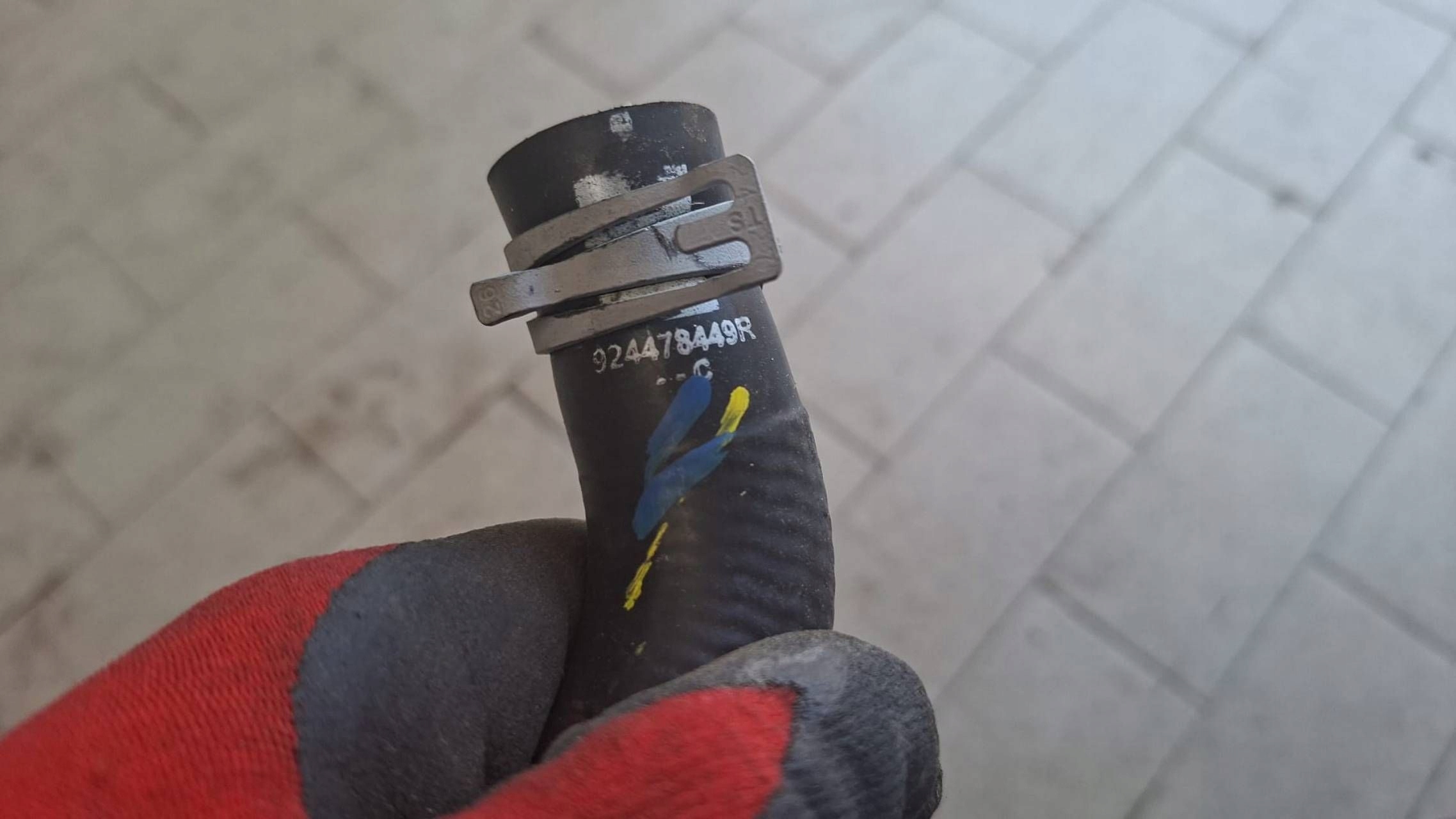vedení hadice vody Renault 4 5 E-Tech 924478449R