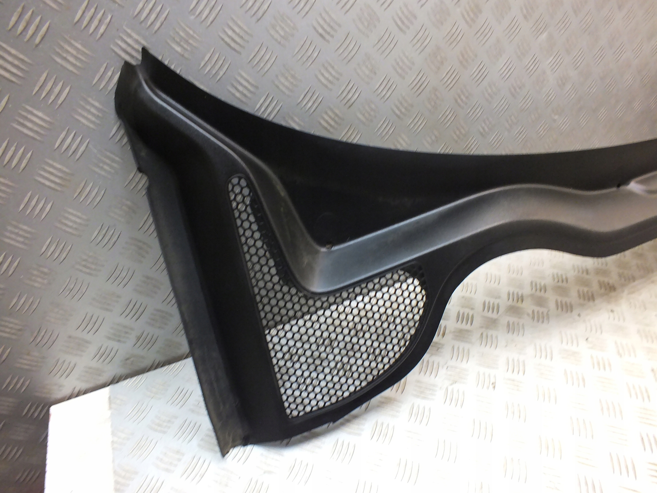 AUDI A1 8X 10-14 PODSZYBIE GÓRNE PLASTIKOWE EUROPA 8X1819415 Stan opakowania zastępcze