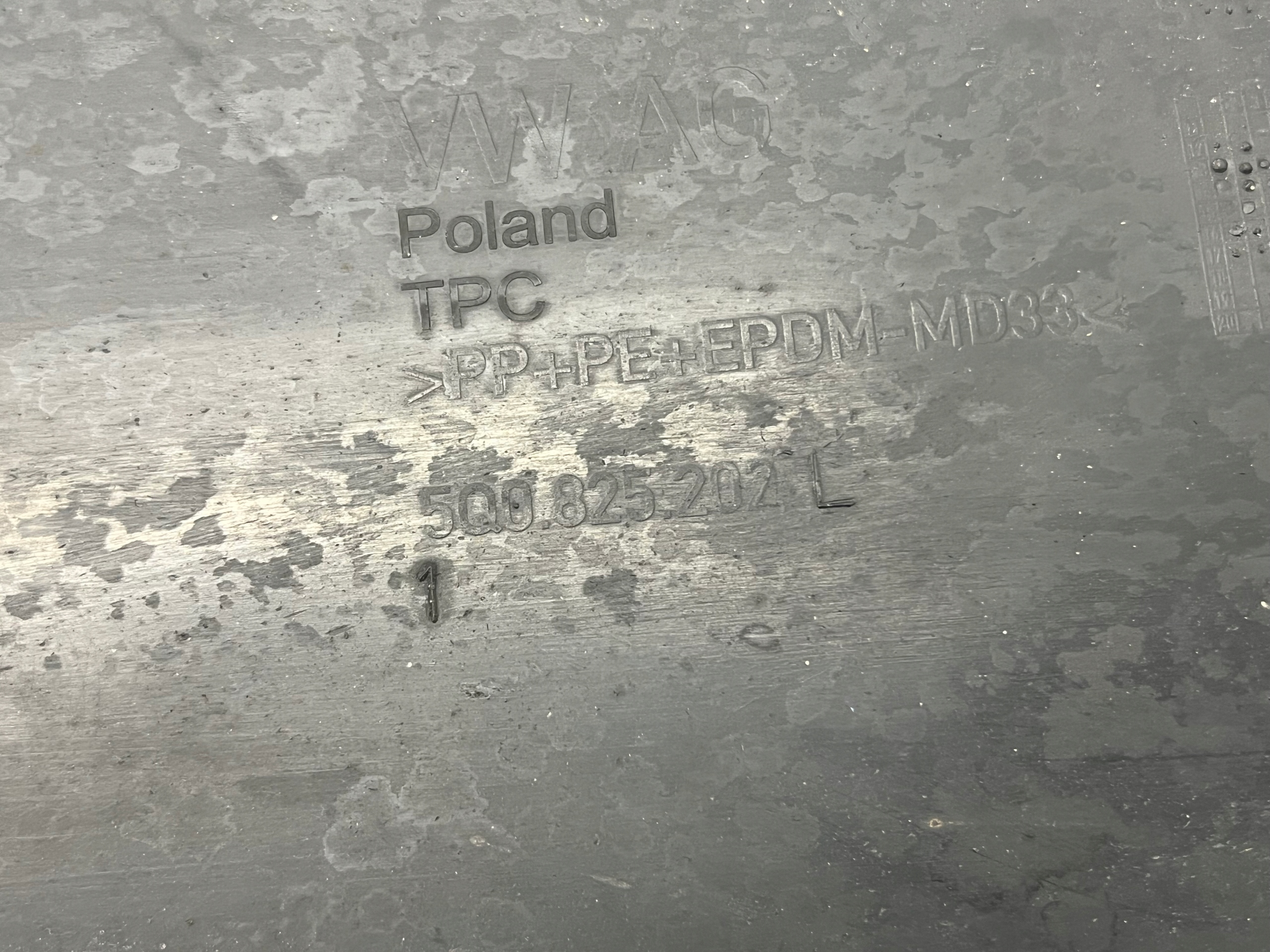 VW T-ROC cover chassis right 5Q0825202L