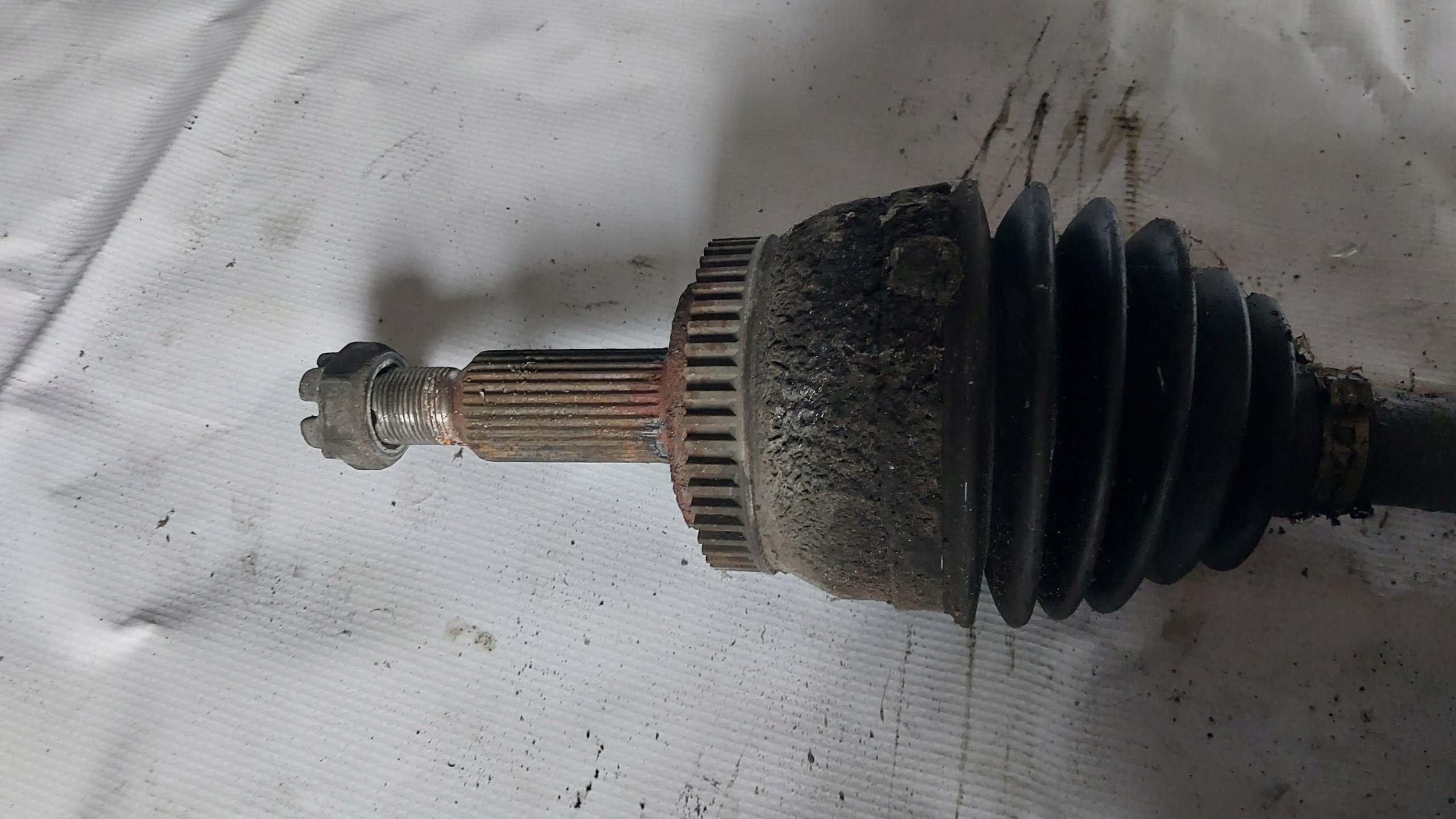 HYUNDAI TUCSON and 04-10 R. 2.0 CRDI semi-axis left front 2WD