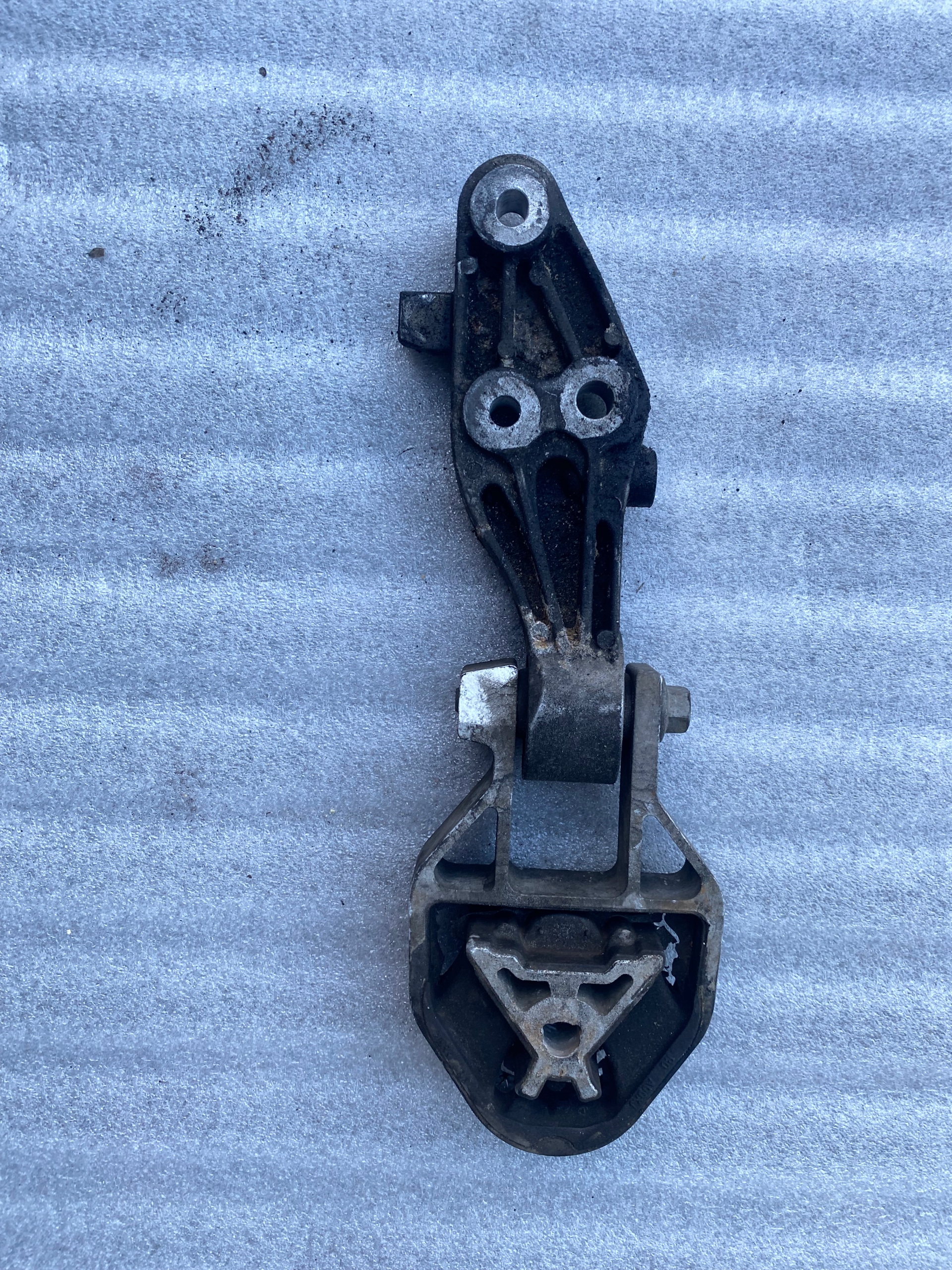 VOLVO XC40 2.0 D holder gearbox mounting