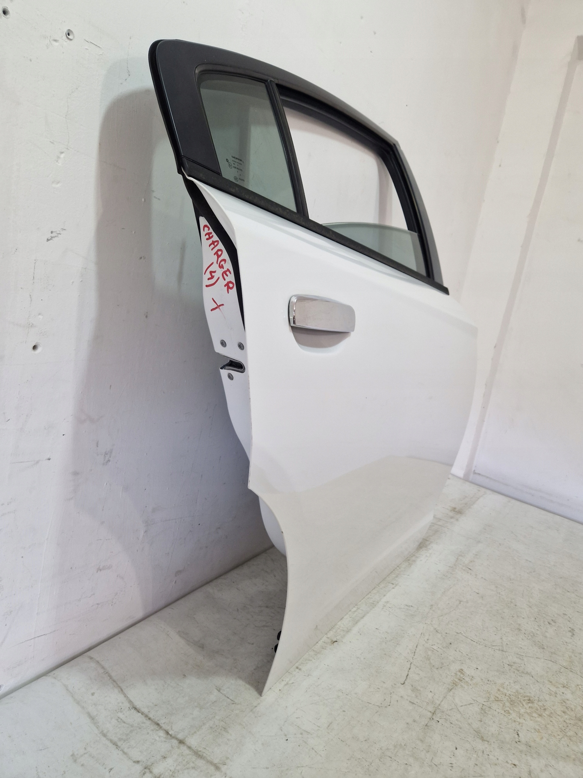 DODGE CHARGER 2015- door right rear part rear. PW7 complete