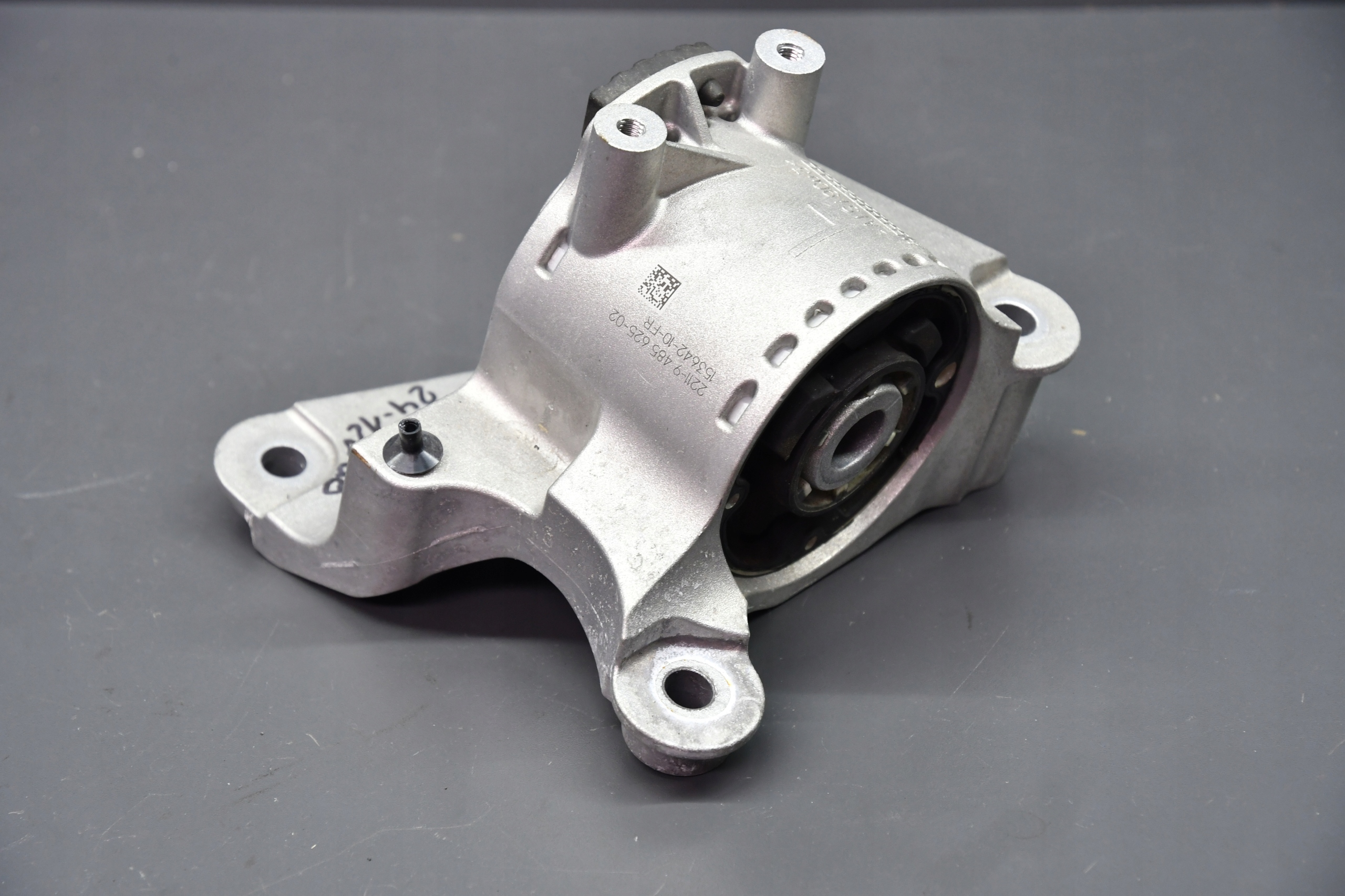 engine mount left sususpension of the engine BMW 5 G60 G61 7 G70