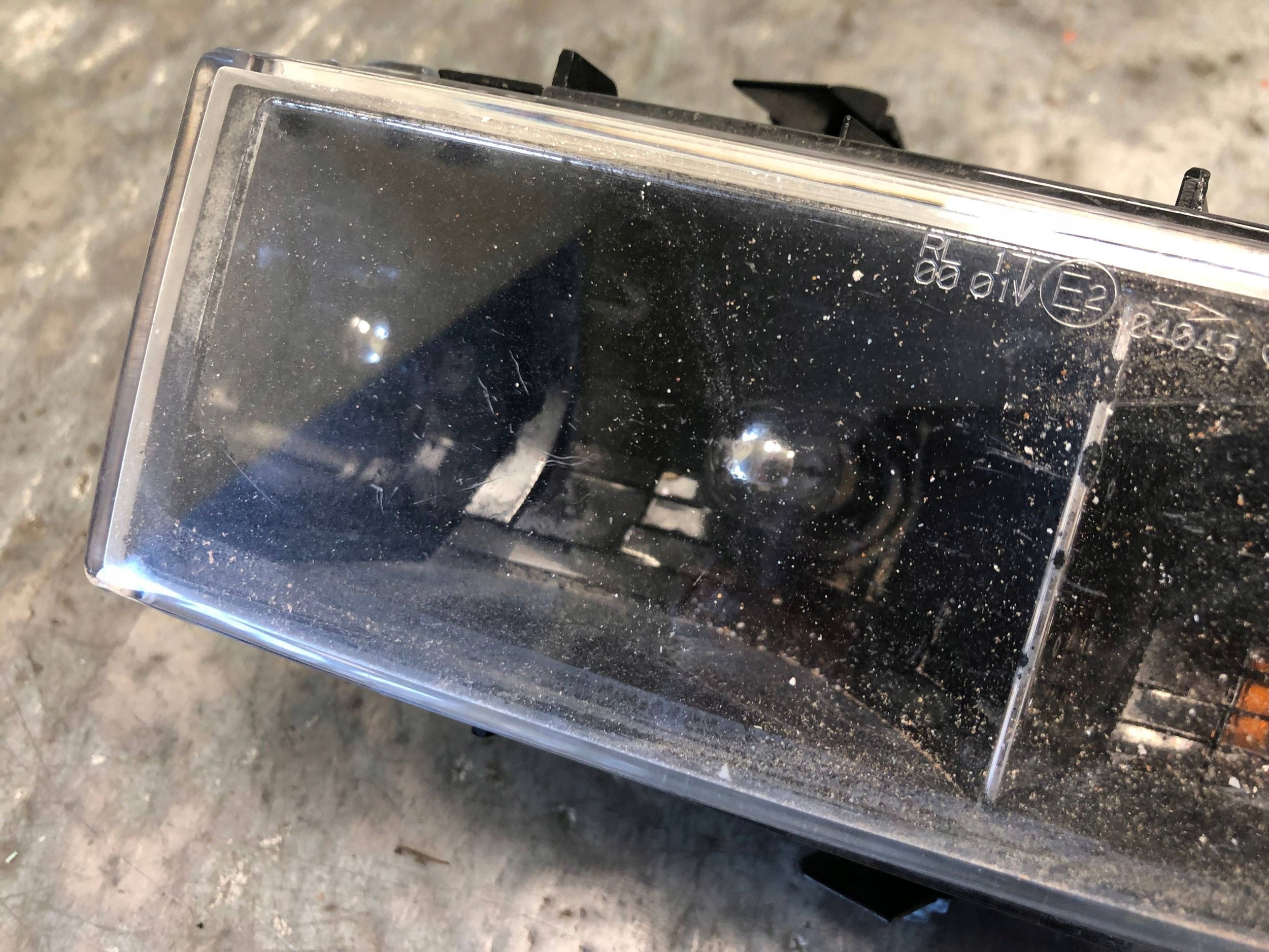 light light indicators of a bumper left front CITROEN C6 E204045