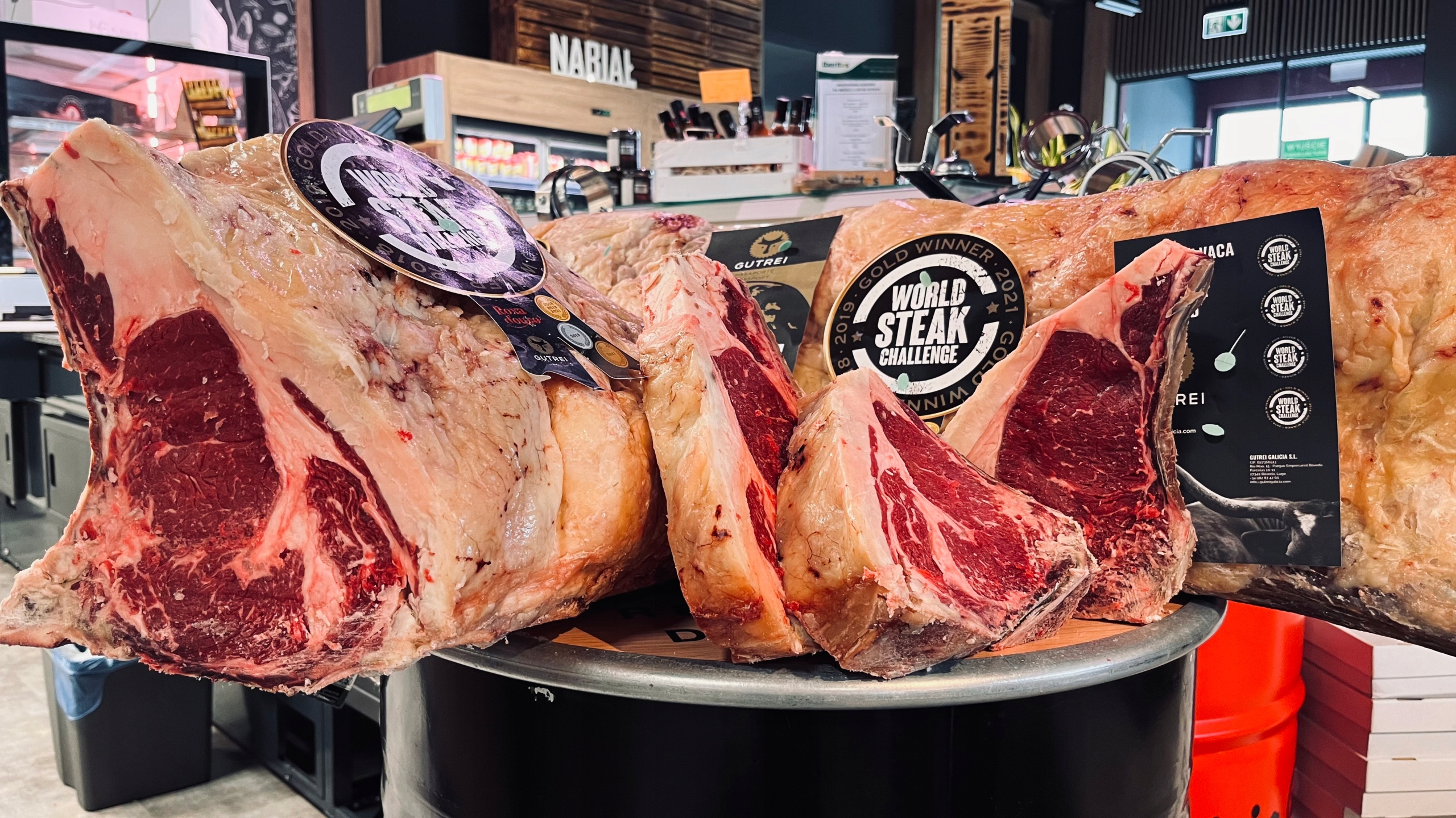STEK Z KOŚCIĄ RUBIA GALLEGA COWBOY Z ANTRYKOTU 1kg SEZONOWANY 60+