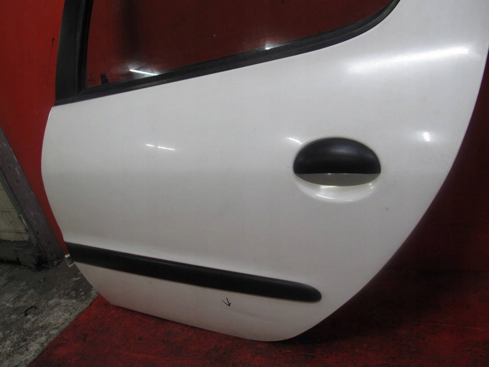PEUGEOT 206 HB door left rear part rear. BIALE