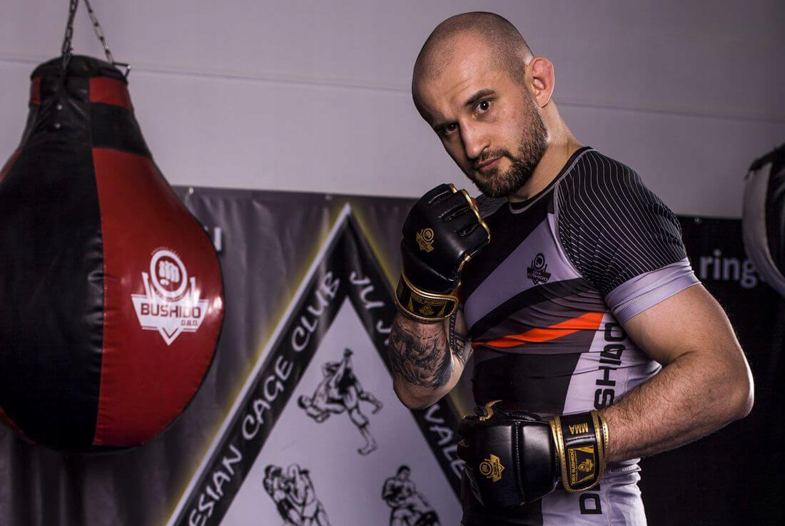 RĘKAWICE DO MMA GRAPPLINGOWE PŁASKIE NA WOREK ZŁOTE DBX BUSHIDO - E1V8 - M Rozmiar M