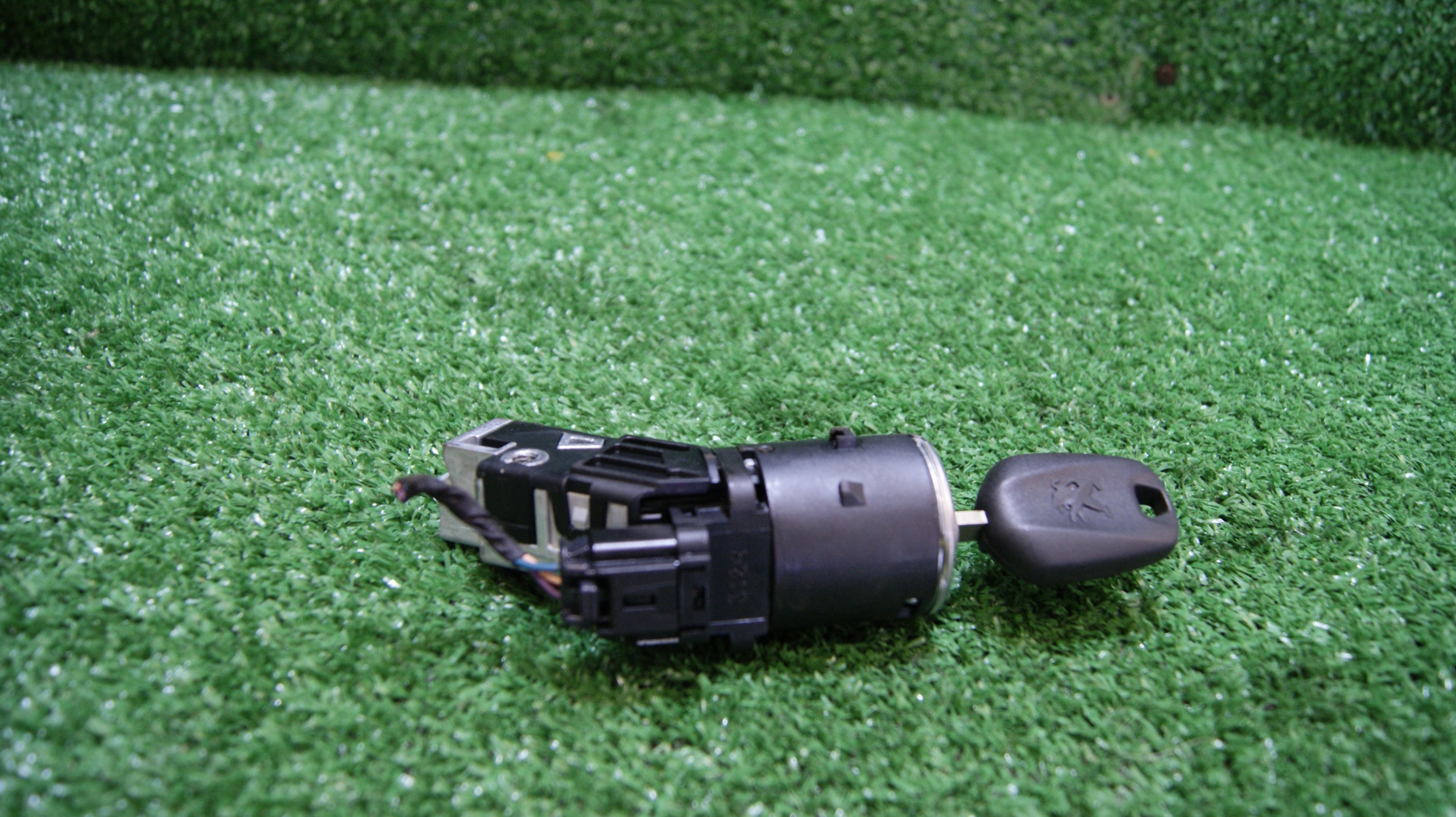 ignition Z KLUCZYKIEM PEUGEOT 208 9673257480