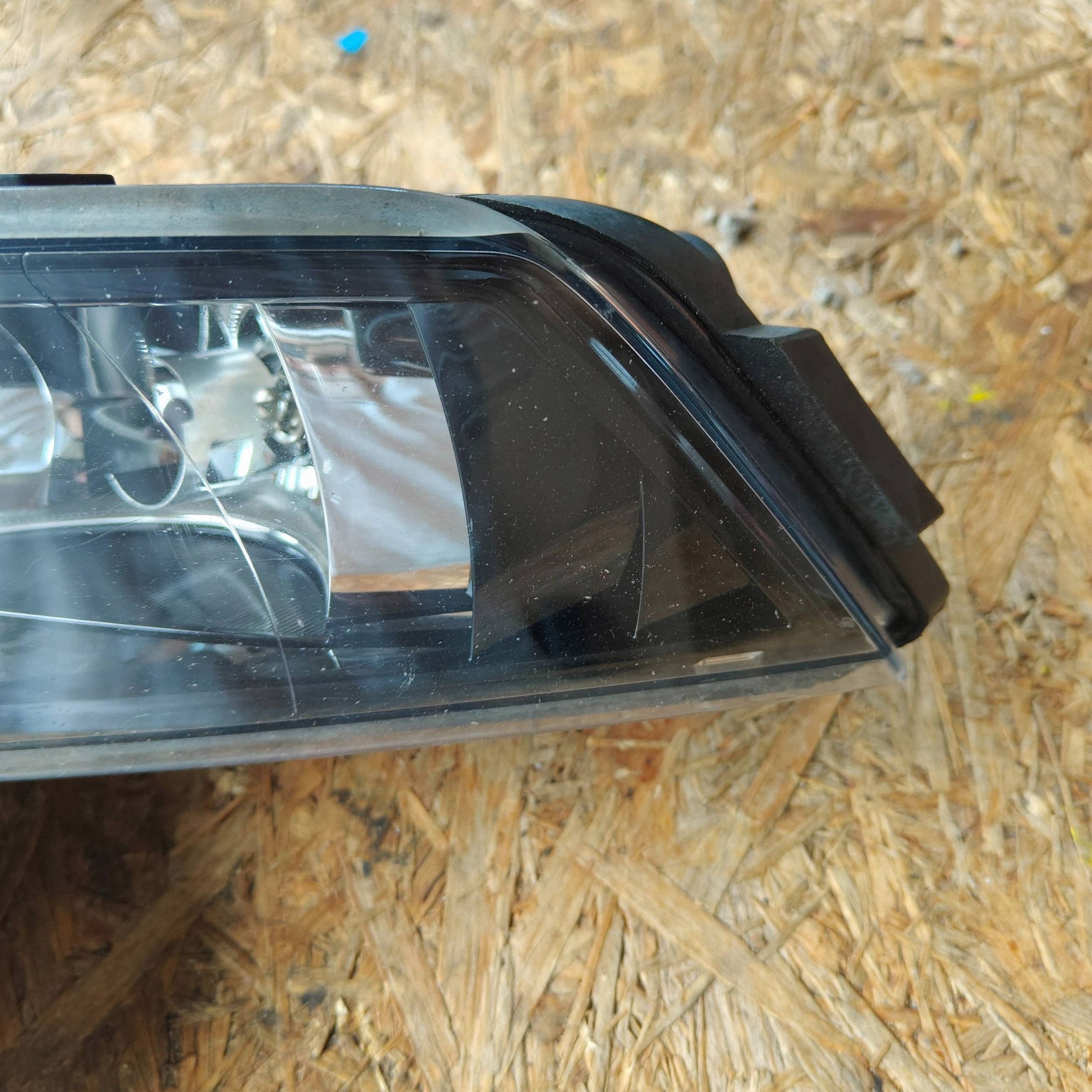 Skoda superb 3V licht nebelscheinwerfer nebelscheinwerfer links 19508801