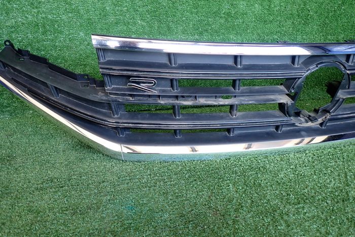VW TOUAREG III LIFT 18- Grille