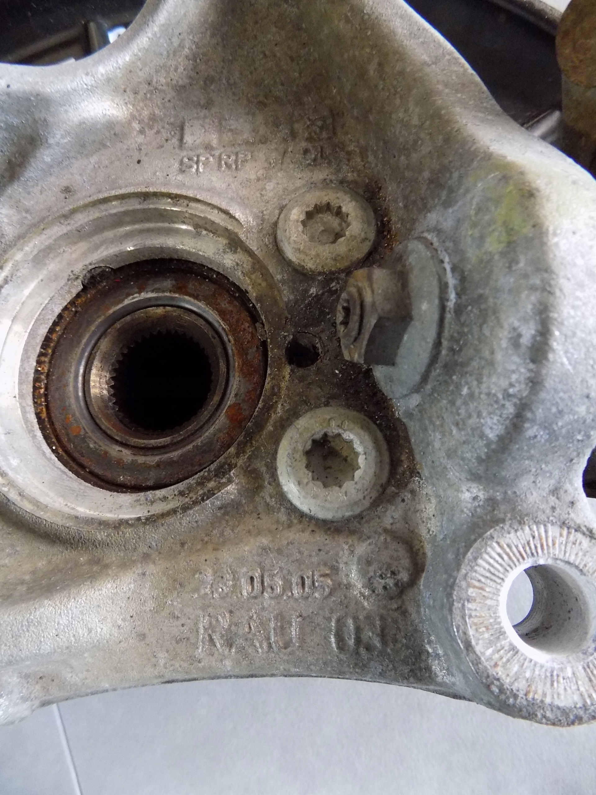 VW PASSAT B7 1.8 TSI perno mozzo Mozzo FUSELLO Destra Anteriore