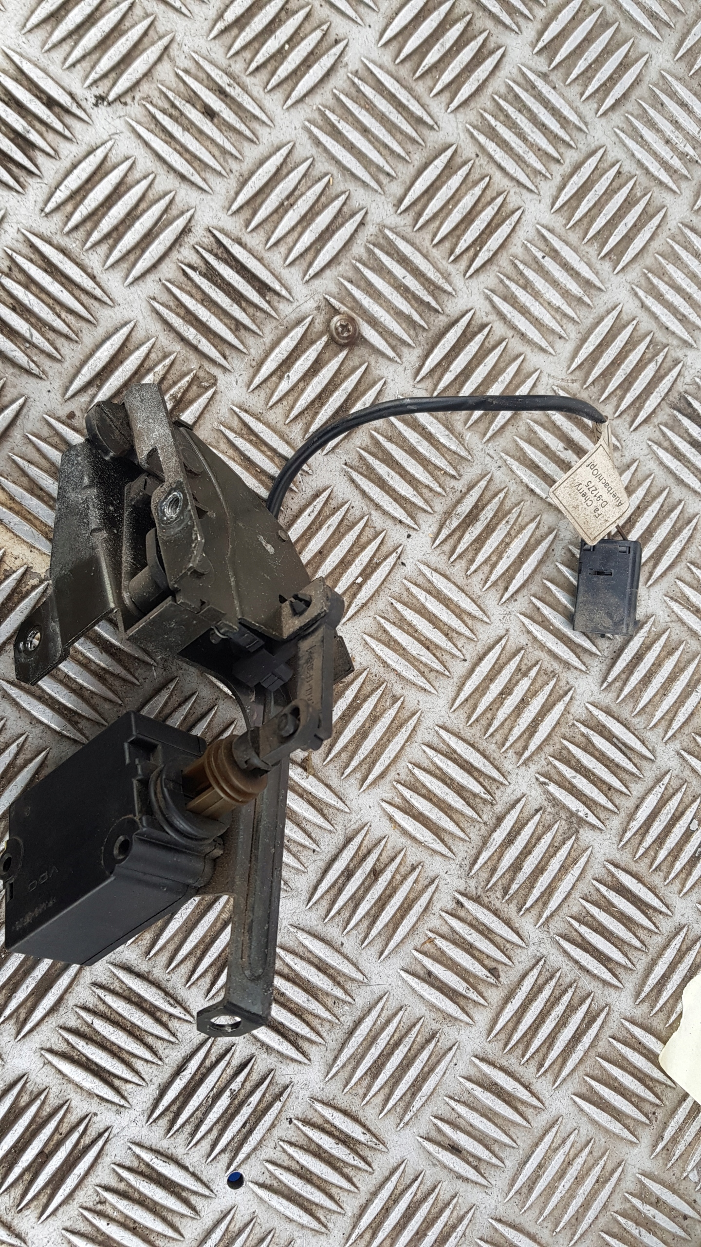 BMW E39 lock bonnet damper 8384069
