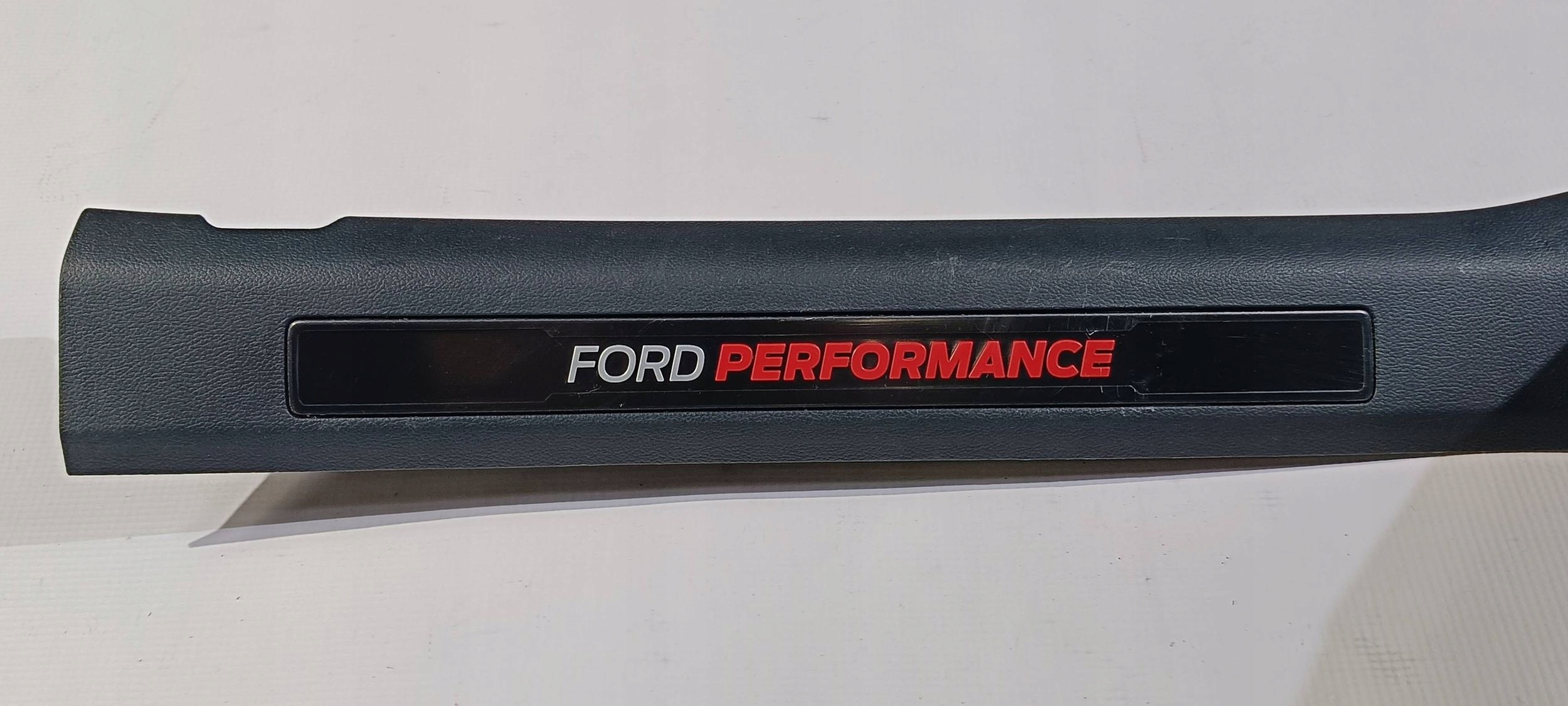 cap threshold of the threshold moulding inner right Ford Explorer ST 2020