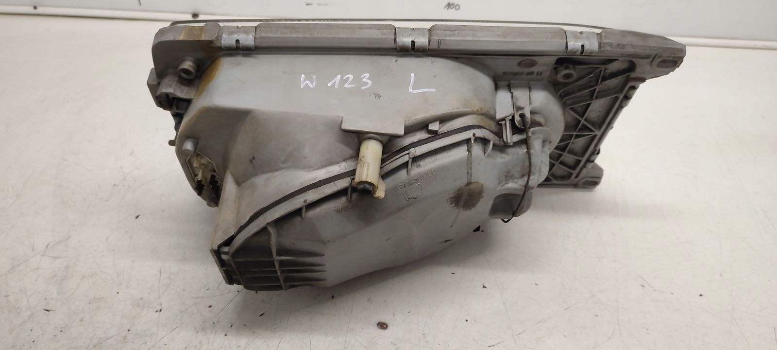 light front front left Mercedes W123