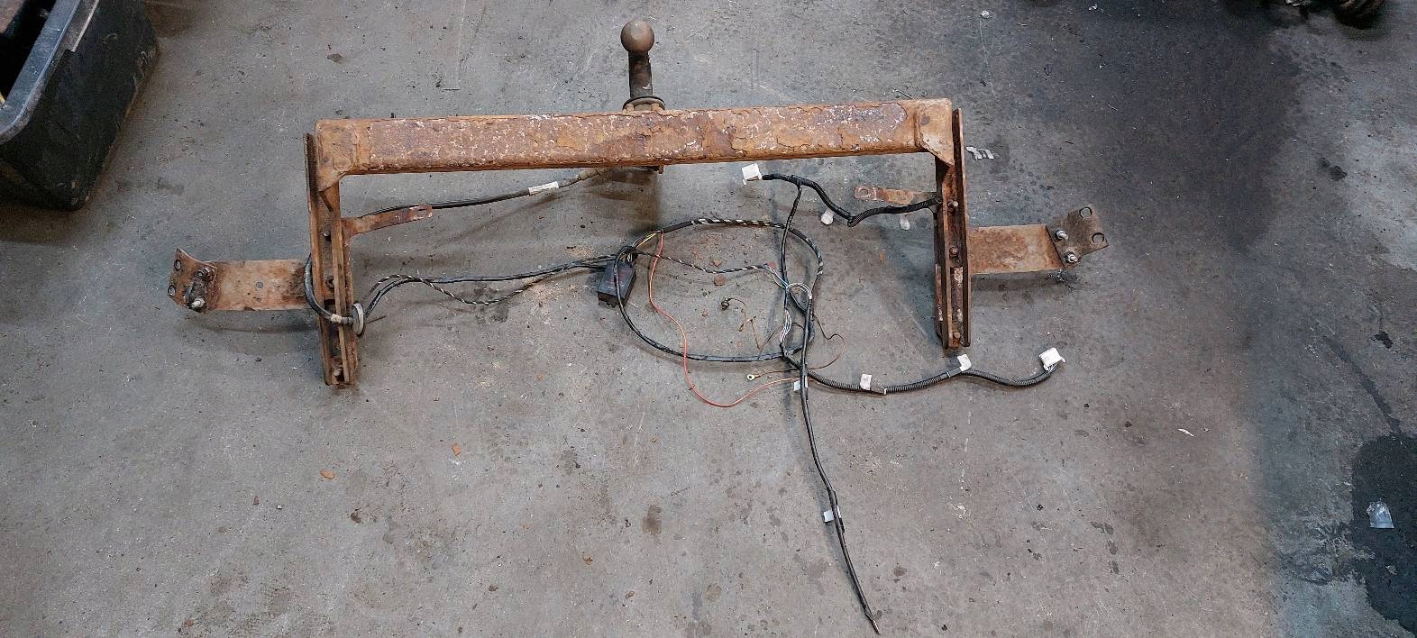 HAK HOLOWNICZY + TABLICZKA COROLLA VERSO II AFC 52400006