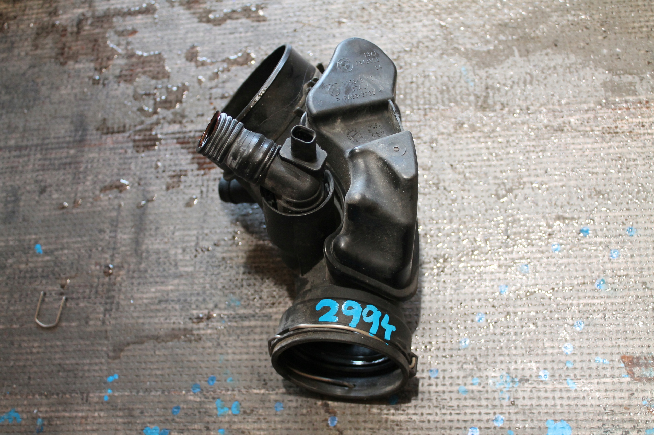 2994. pipe tube BMW 7643302