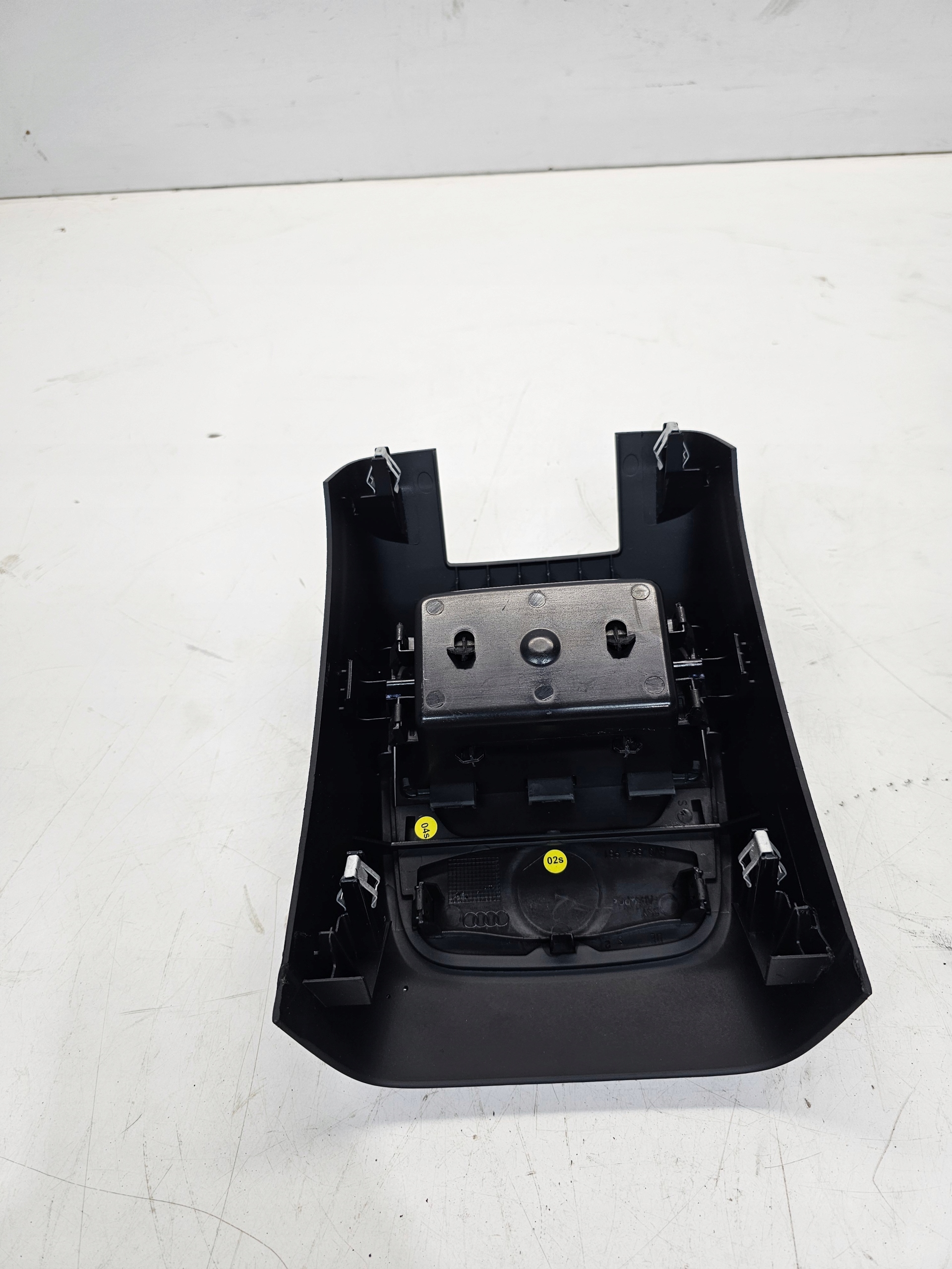 BLENDE ABDECKUNG TUNELU SRODKOWEGO HECK AUDI A3 8V 8V0864376B