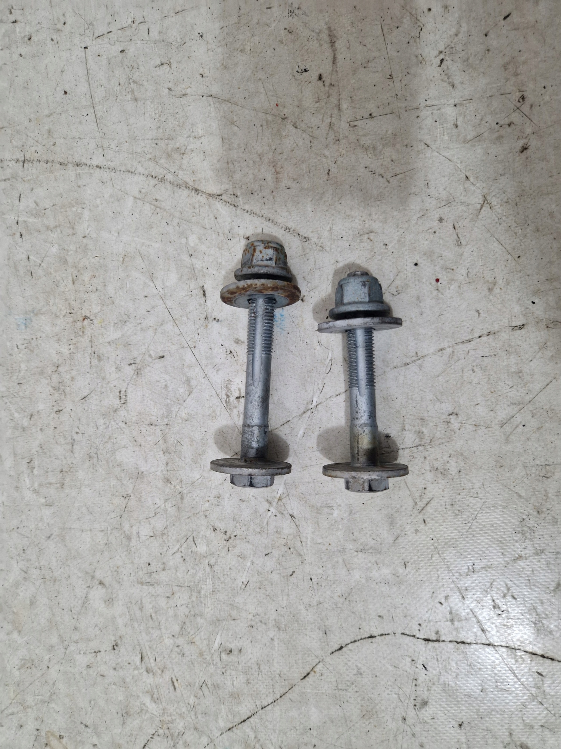 SKODA OCTAVIA III VW GOLF VII screw springing arm