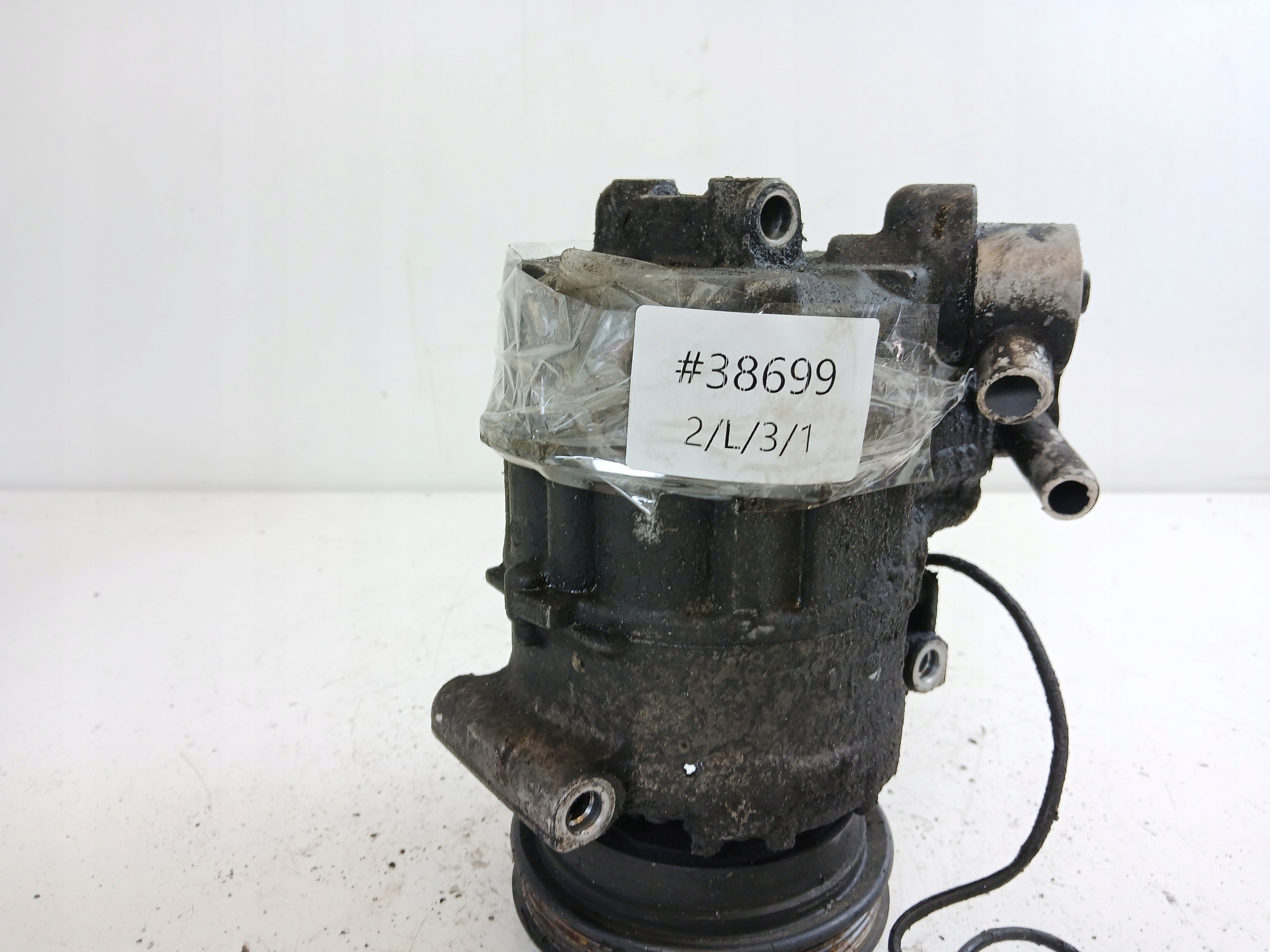 AUDI A4 B5 compressor; compressor of the air conditioning 8D0260808