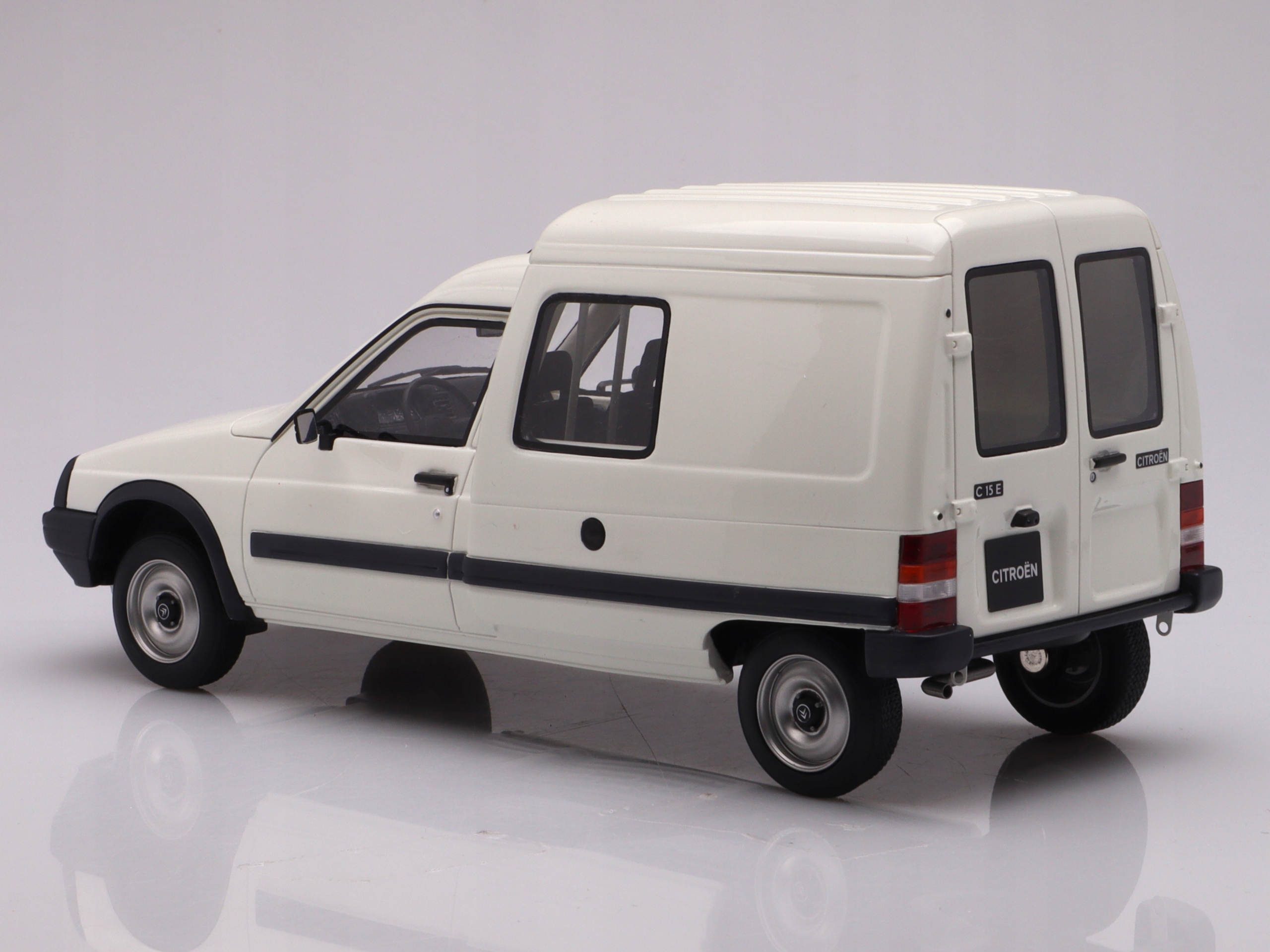 Citroën C15 E Blanco Banquise EWP 1990 1:18 OTTO-MOBILE OT956 LIMITED  EDITION 2000 PIEZAS 1:18 – COCHES ESCALA 1:18