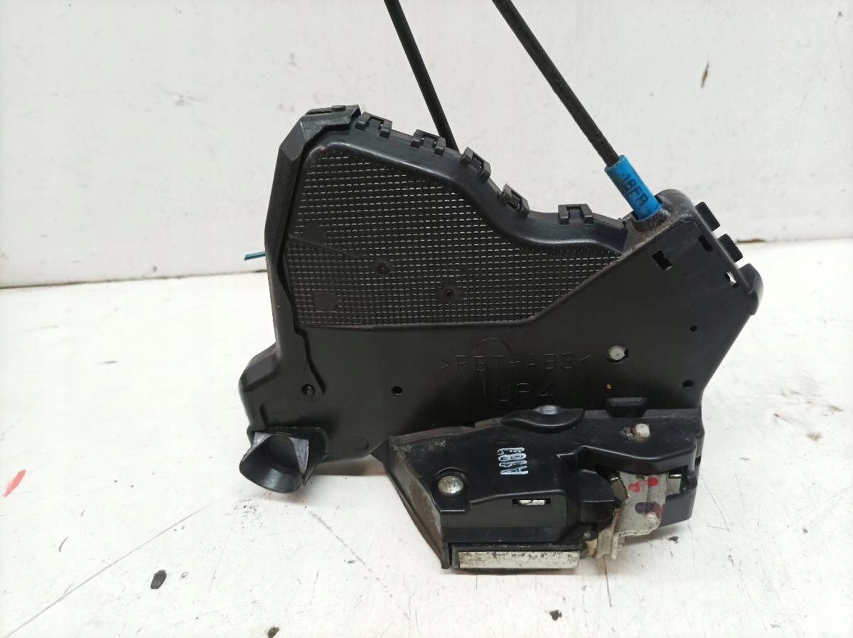 lock door right front Toyota Avensis II (2003-2009)
