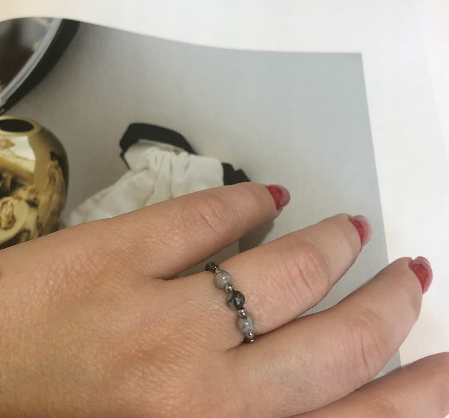 PIERŚCIONEK NA GUMCE KORALIKI JASPIS SZARY Marka Inna marka