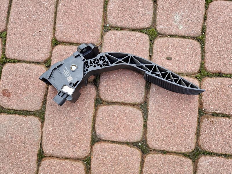 accelerator pedal europa Opel Insignia B 84656710