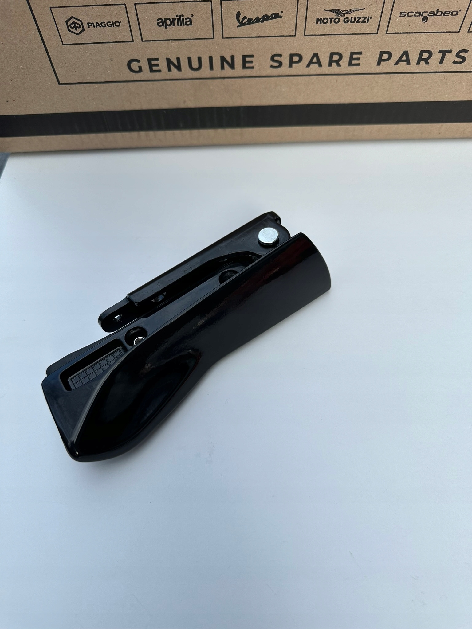Piaggio MP3 2022+ podnožka spolujazdca ľavá Sx 530 400 Hpe
