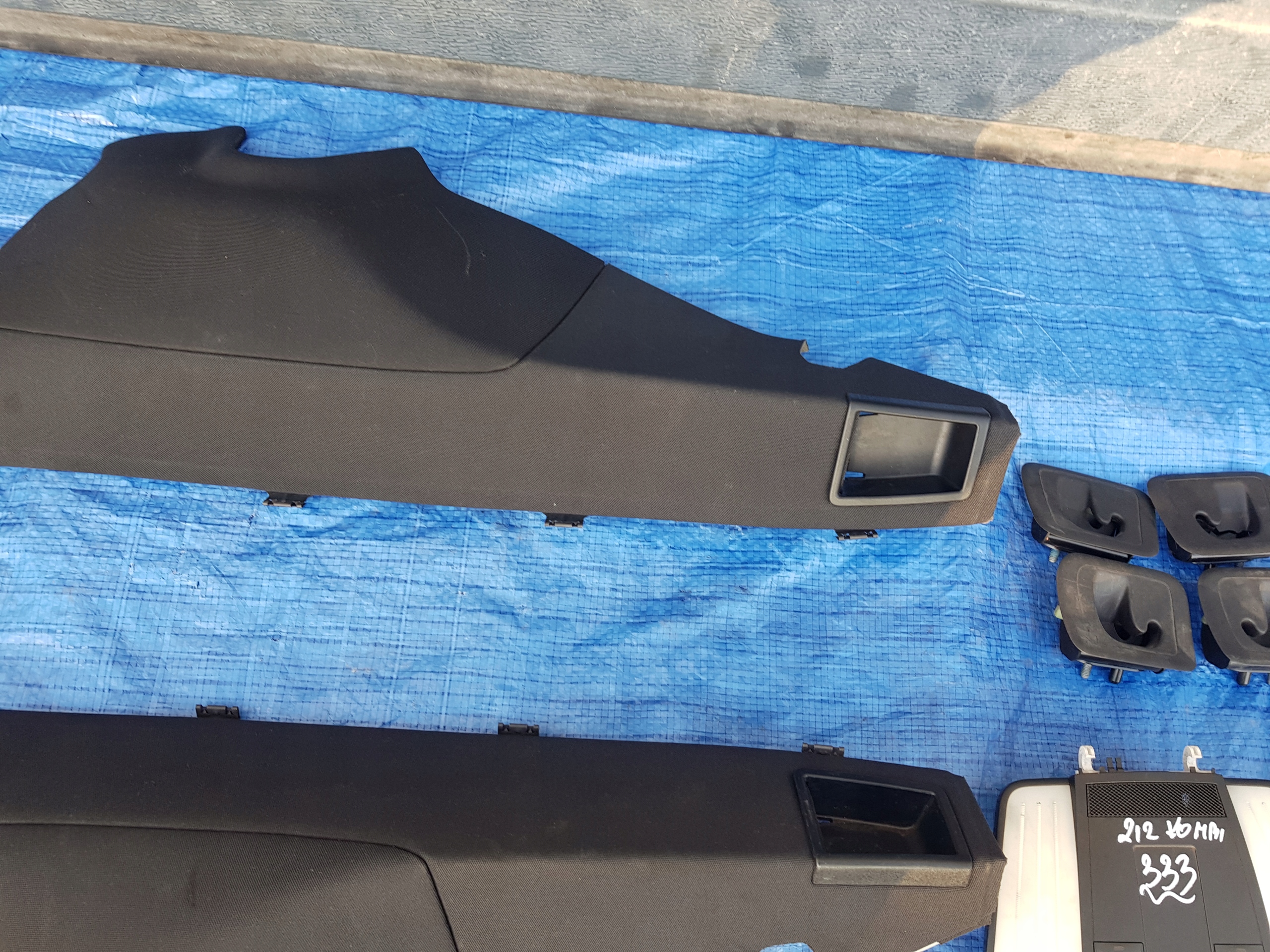 MERCEDES W212 AMG black, inner pillars plastics light
