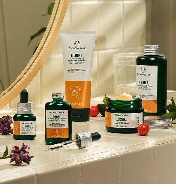 THE BODY SHOP Witamina C Peeling do Twarzy Rozświetlający 100 ml Rodzaj Enzymatyczny