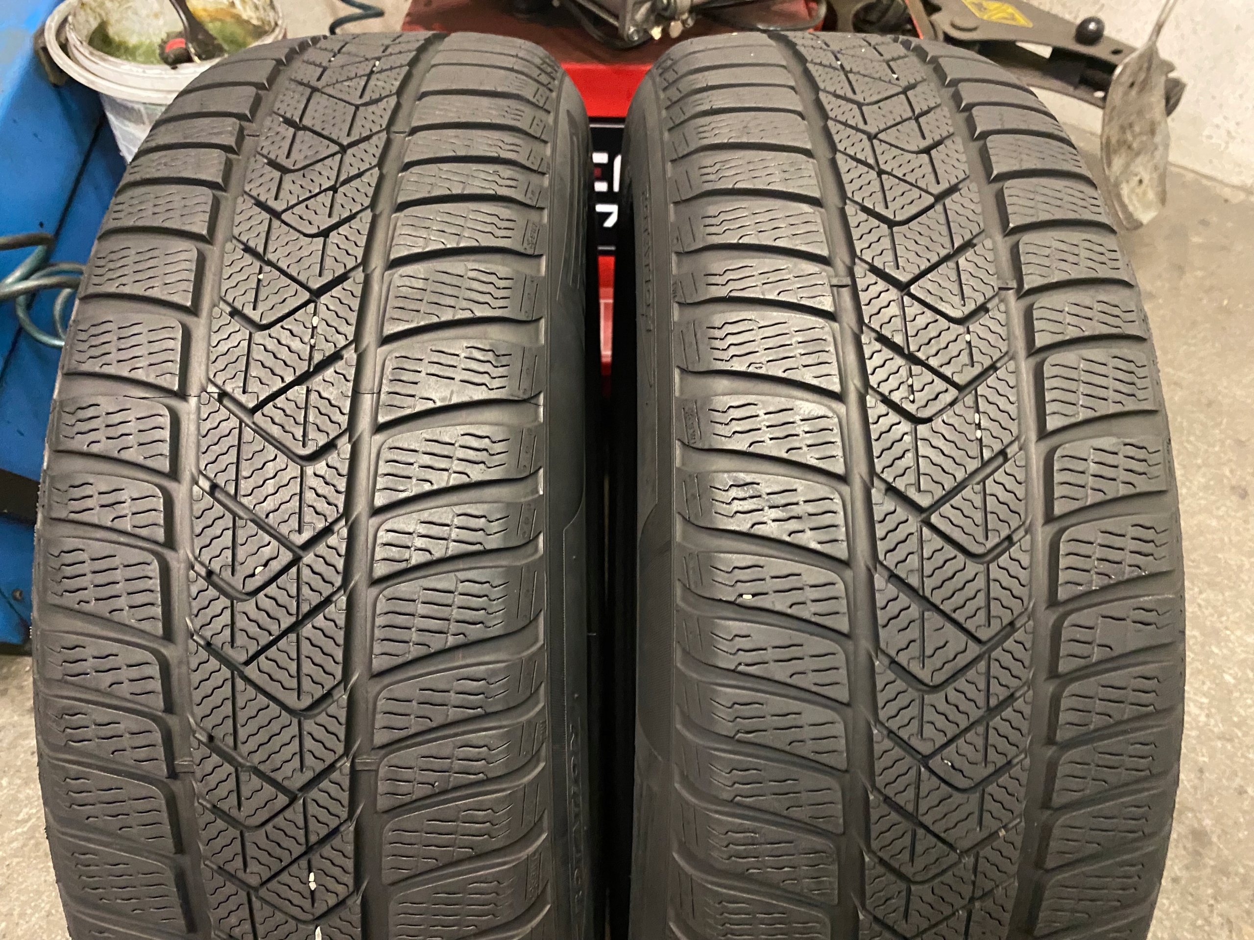 2 tyres winter 225/60R18 Pirelli SOTTOZERO 3 6,5mm