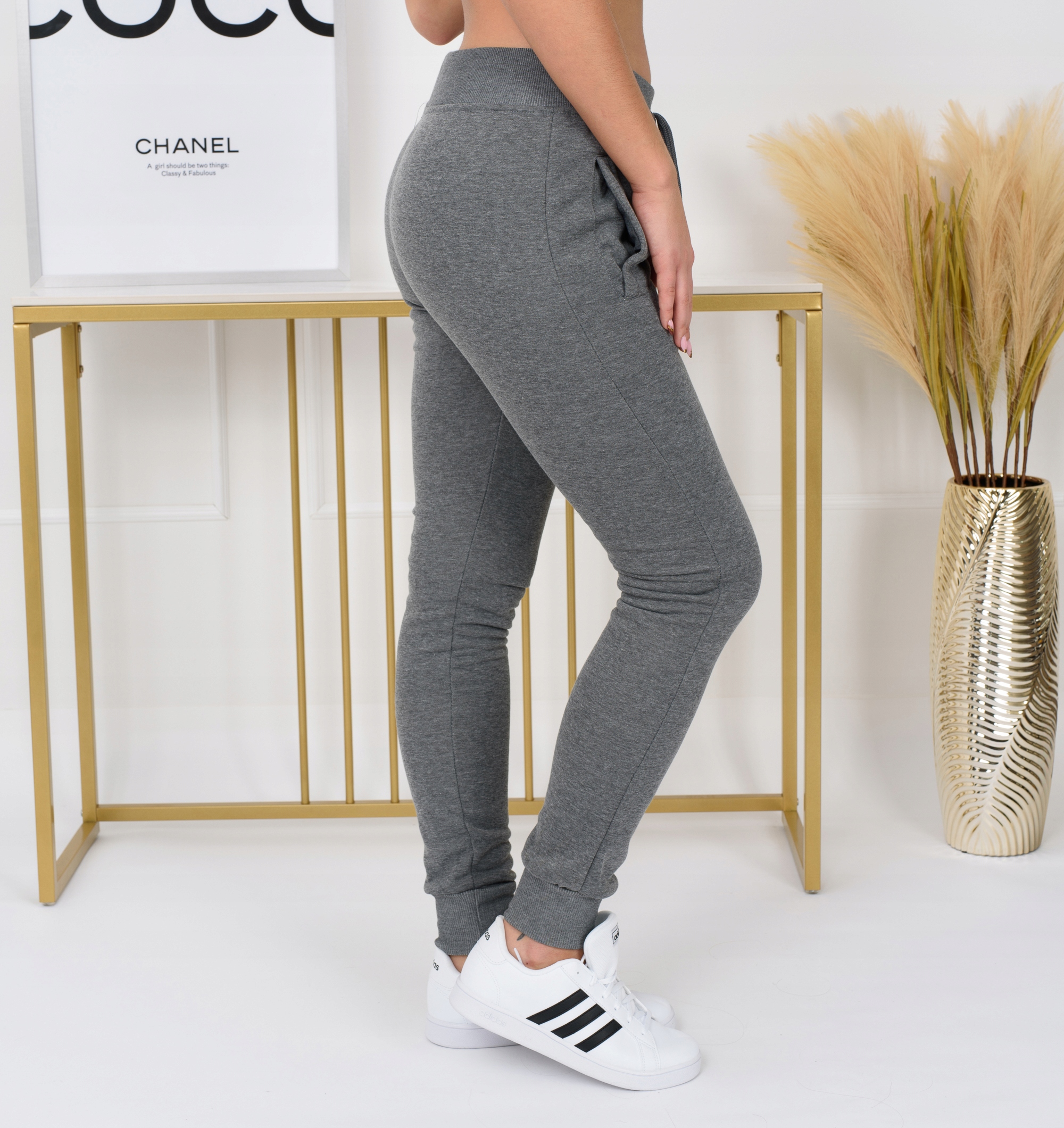 CK01 roz. XL DAMSKIE SPODNIE DRESOWE GŁADKIE Długość nogawki długa