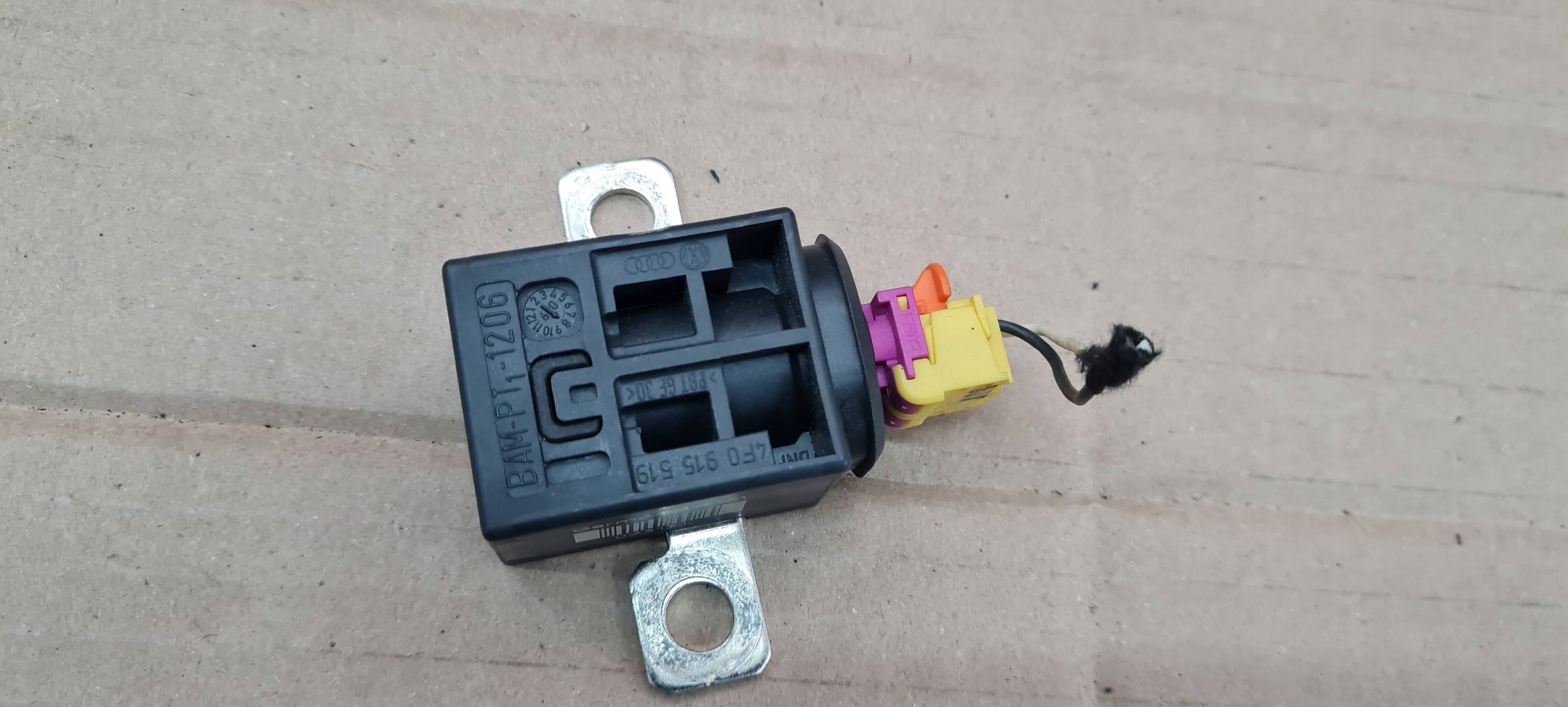 A6 C6 LIFT fuse PIROTECHNICZNY A4 B8 S4 A5 A6 C7 Q3 4F0915519