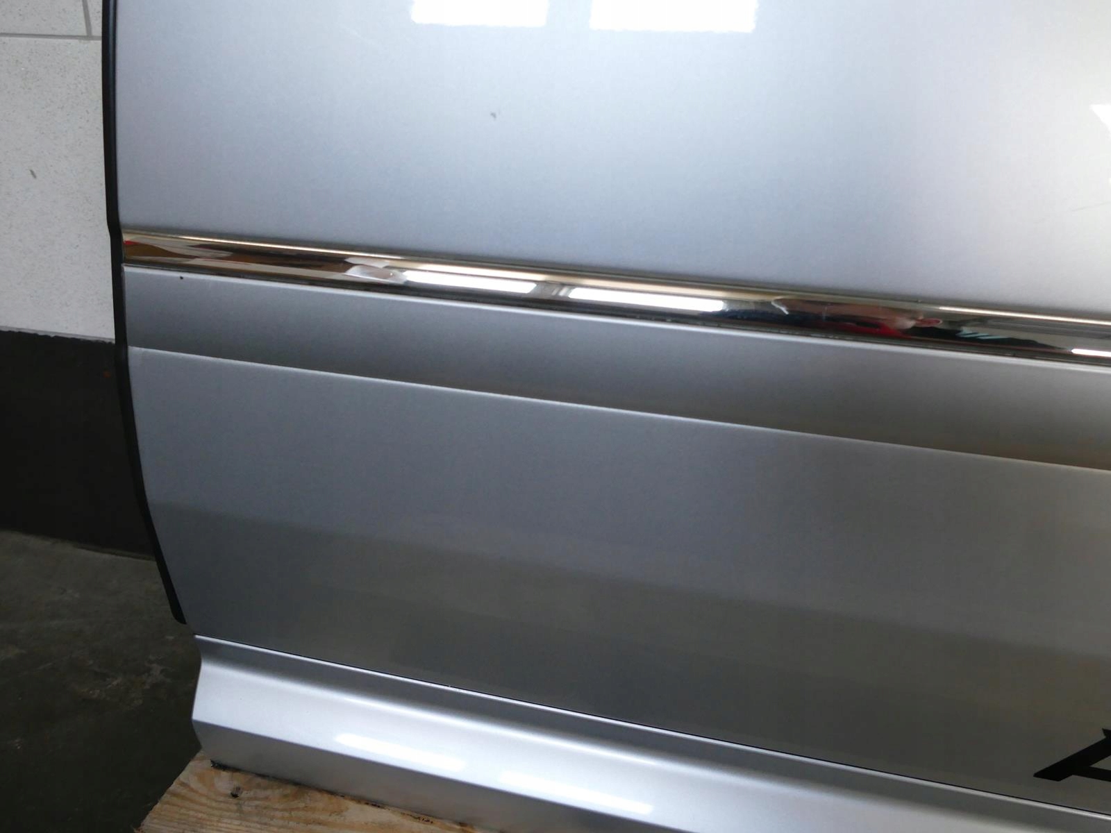 AUDI A8 D3 and LIFT door left rear part rear. LY7W