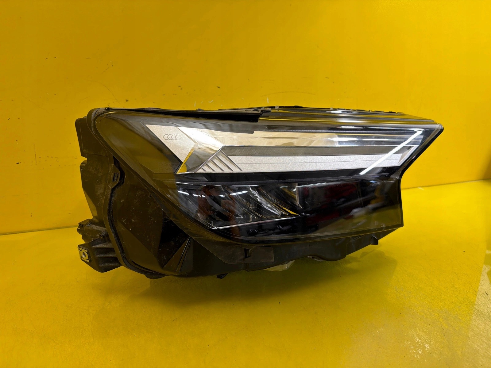 light right Audi Q4 E-Tron Full Led 89A941034