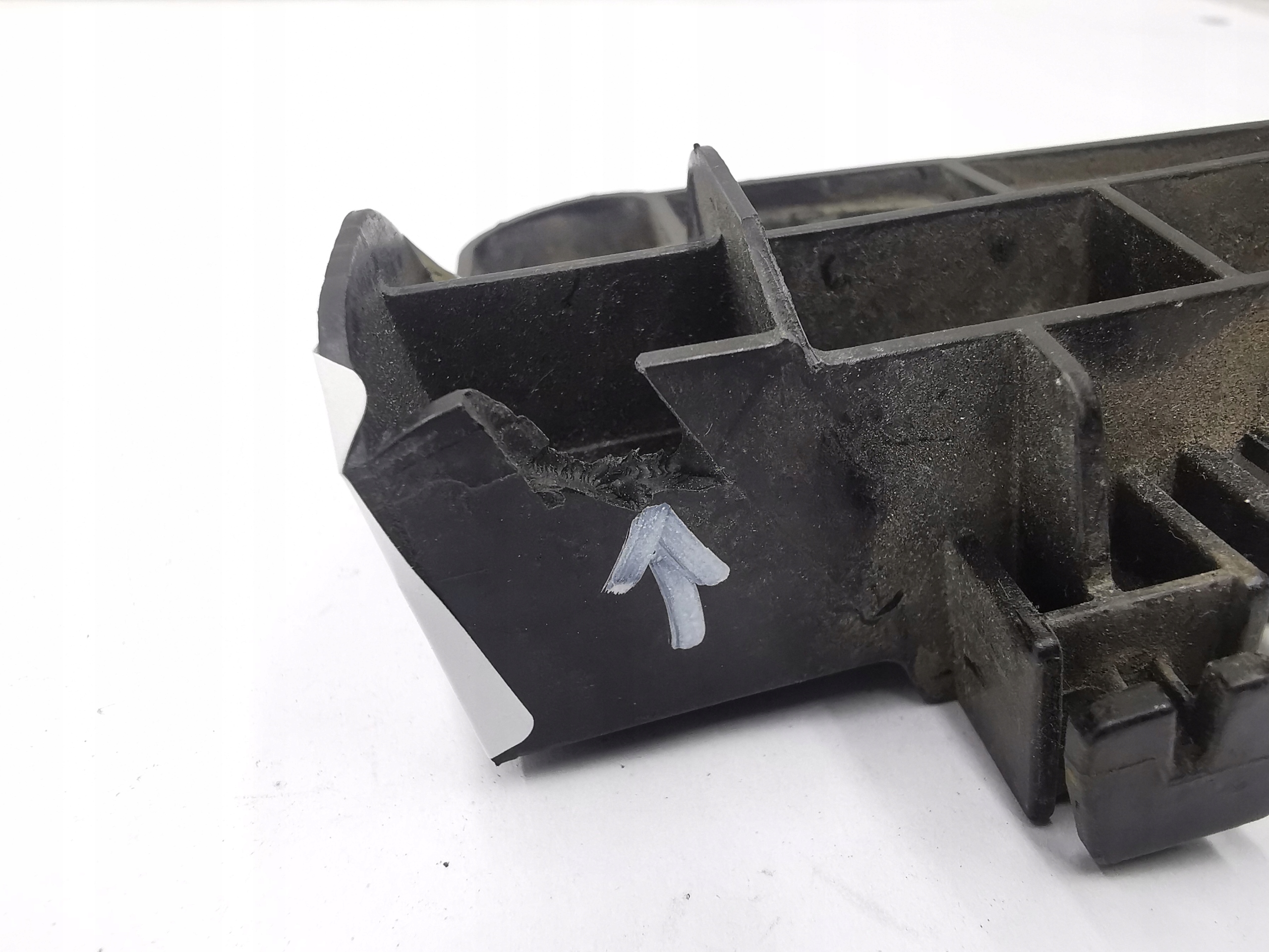 bumper bracket left rear part TOYOTA COROLLA E17 E18 / 52563-02220