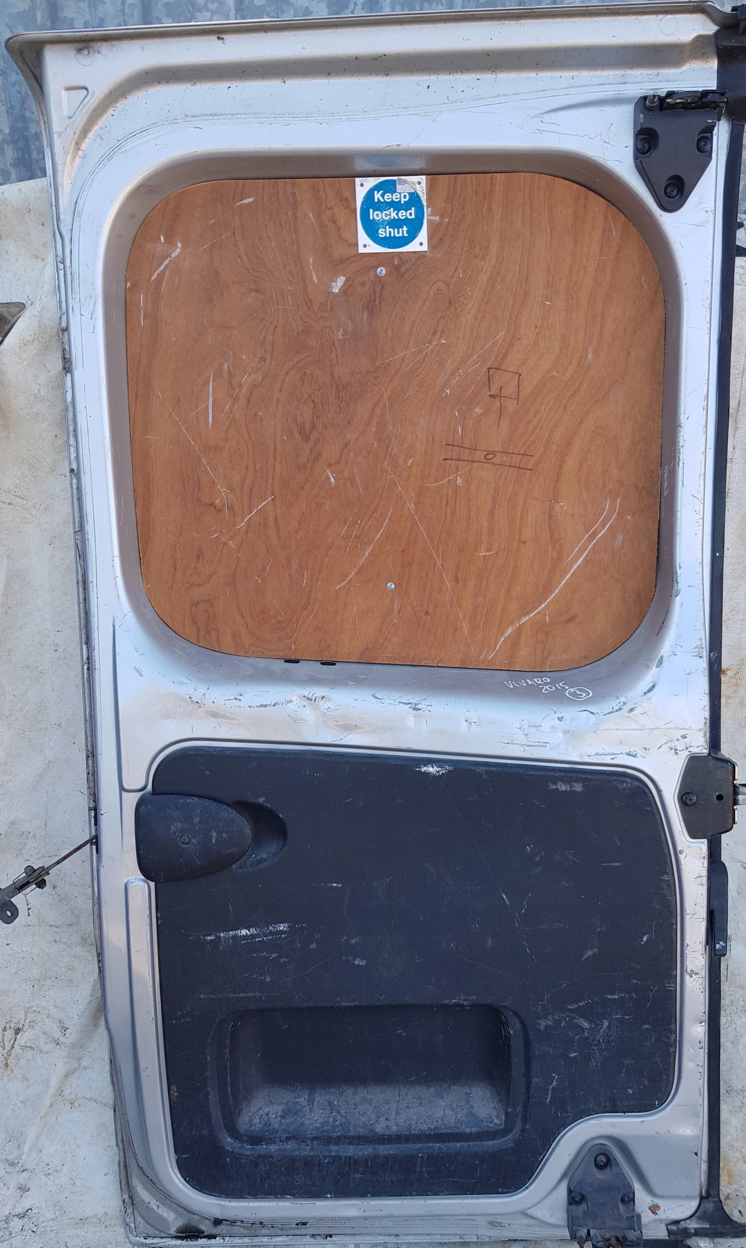 TRAFIC III VIVARO B door rear part rear. right silver complete