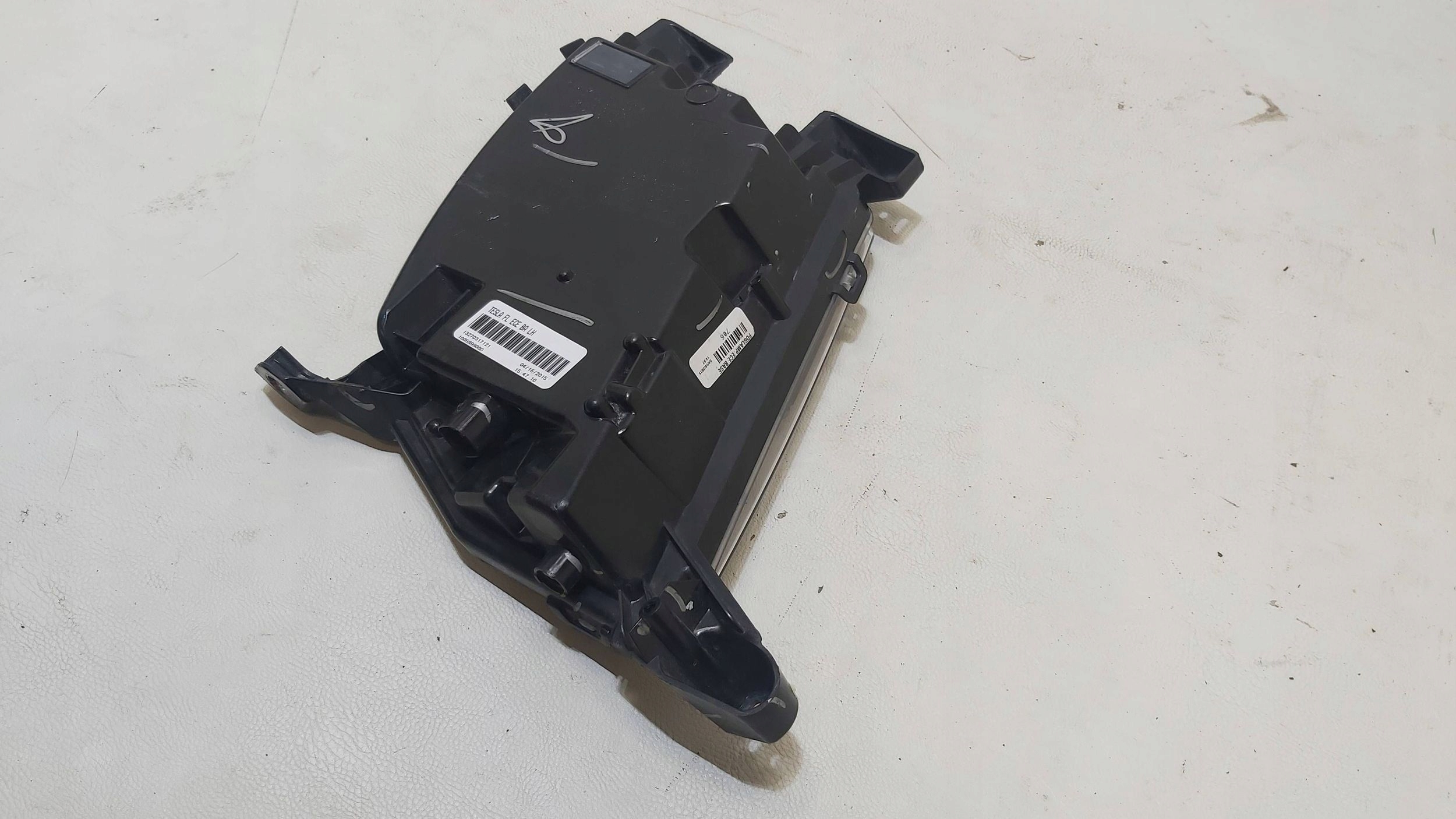 ГАЛОГЕН заглушка левый tesla MODEL S 1005999-00-D
