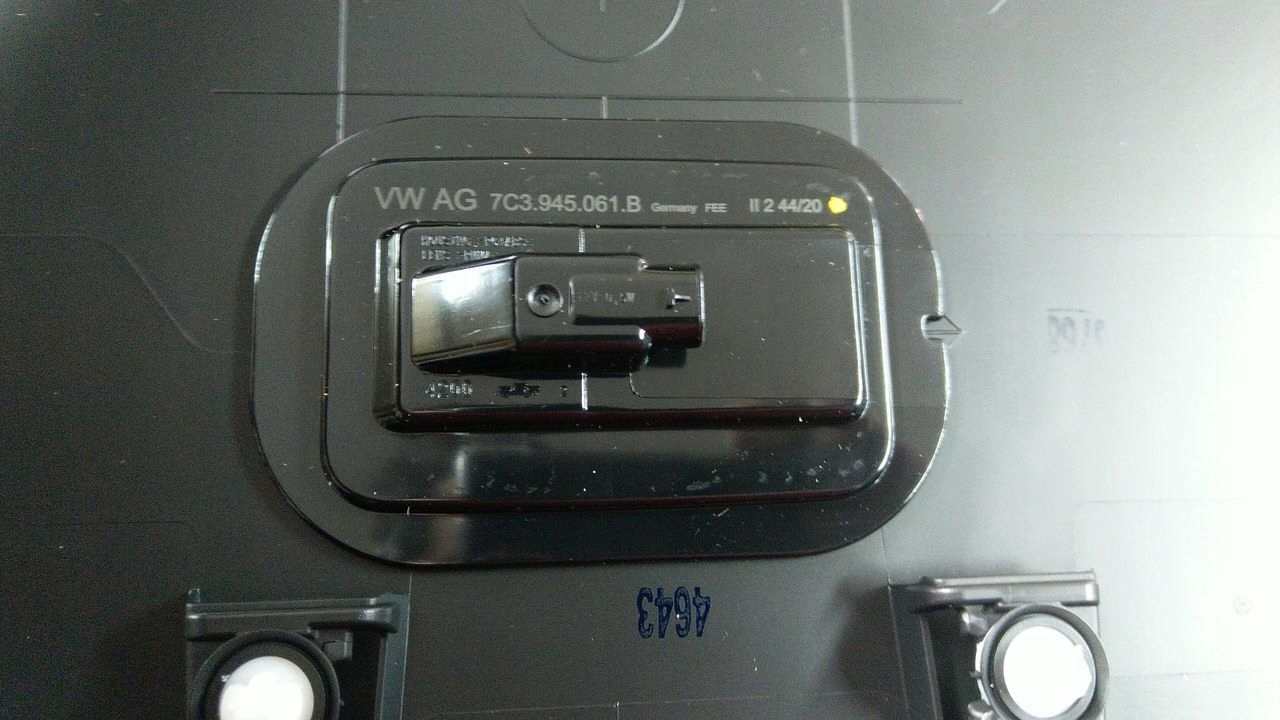 LISTWA BOCZNA SCIANY LEWA VW CRAFTER II 7C3853535 Color other