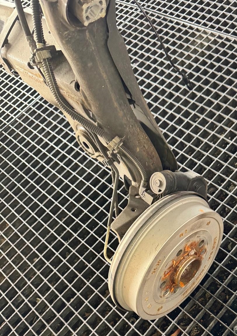 RENAULT CAPTUR II 1.0 TCE 1.3 TYLNA OŚ BELKA ZAWIESZENIE BĘBNY 555019165R Typ samochodu 4x4/SUV Samochody osobowe