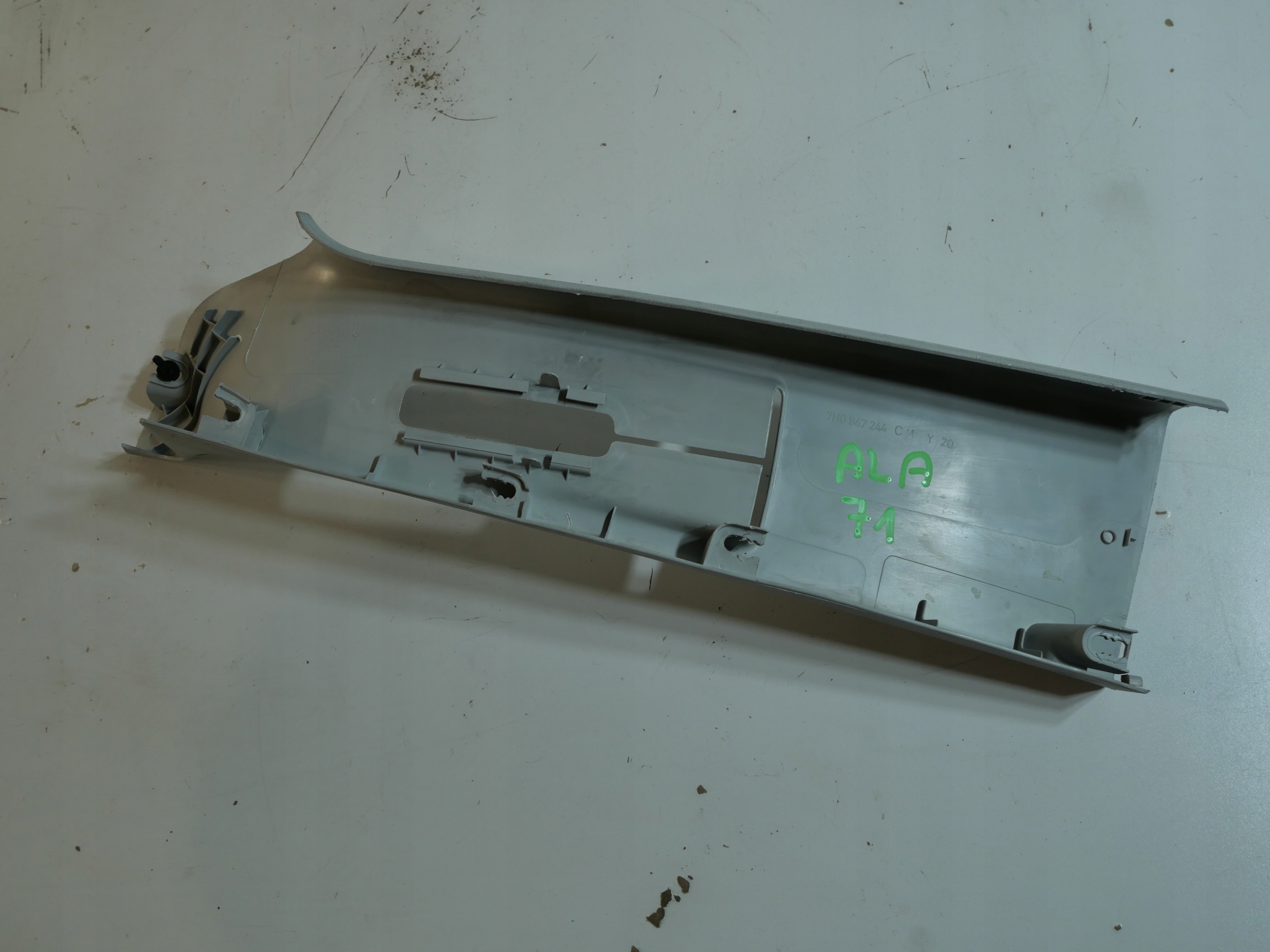 side SLUPKA B right VW T5 7H0867244CM