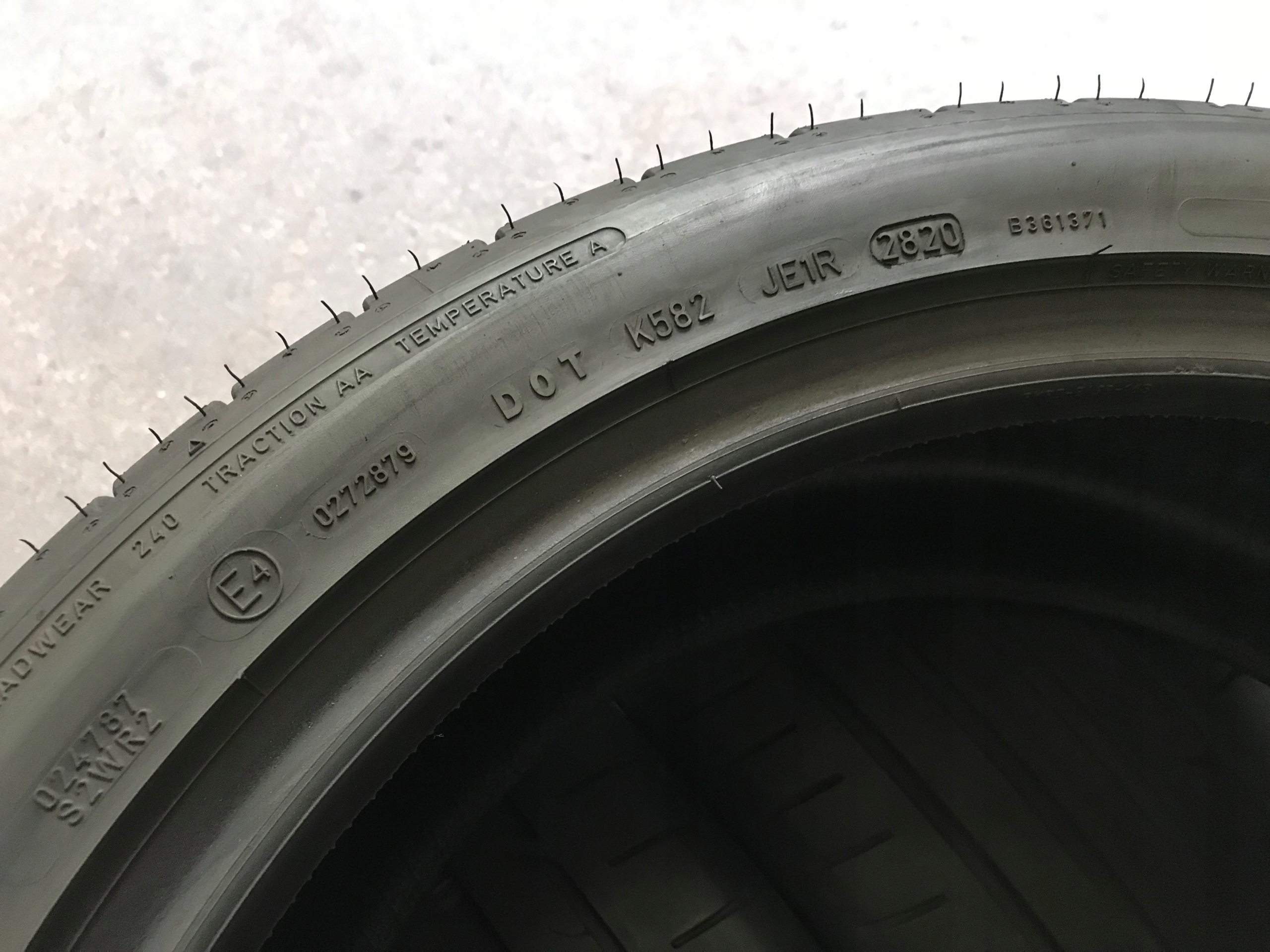 4 tyres summer 225/45R19 Dunlop Sport Maxx RT 6mm