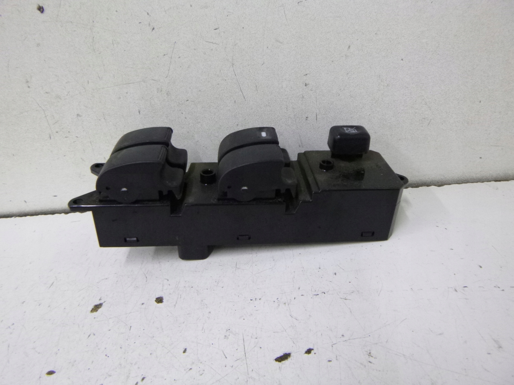 BOUTON PANEL VITRE GAUCHE MITSUBISHI LANCER VII