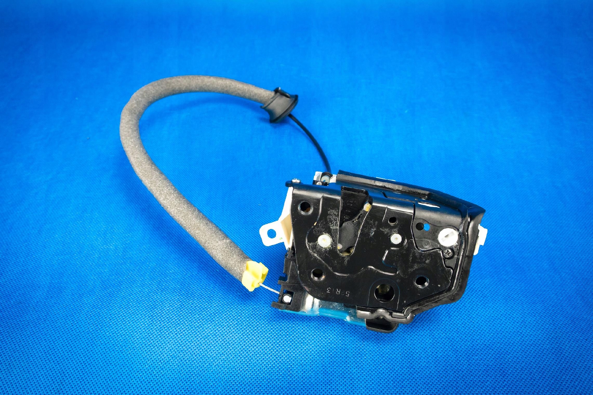 lock door front Audi A1 8X A3 8V TT 8S 8X1837016