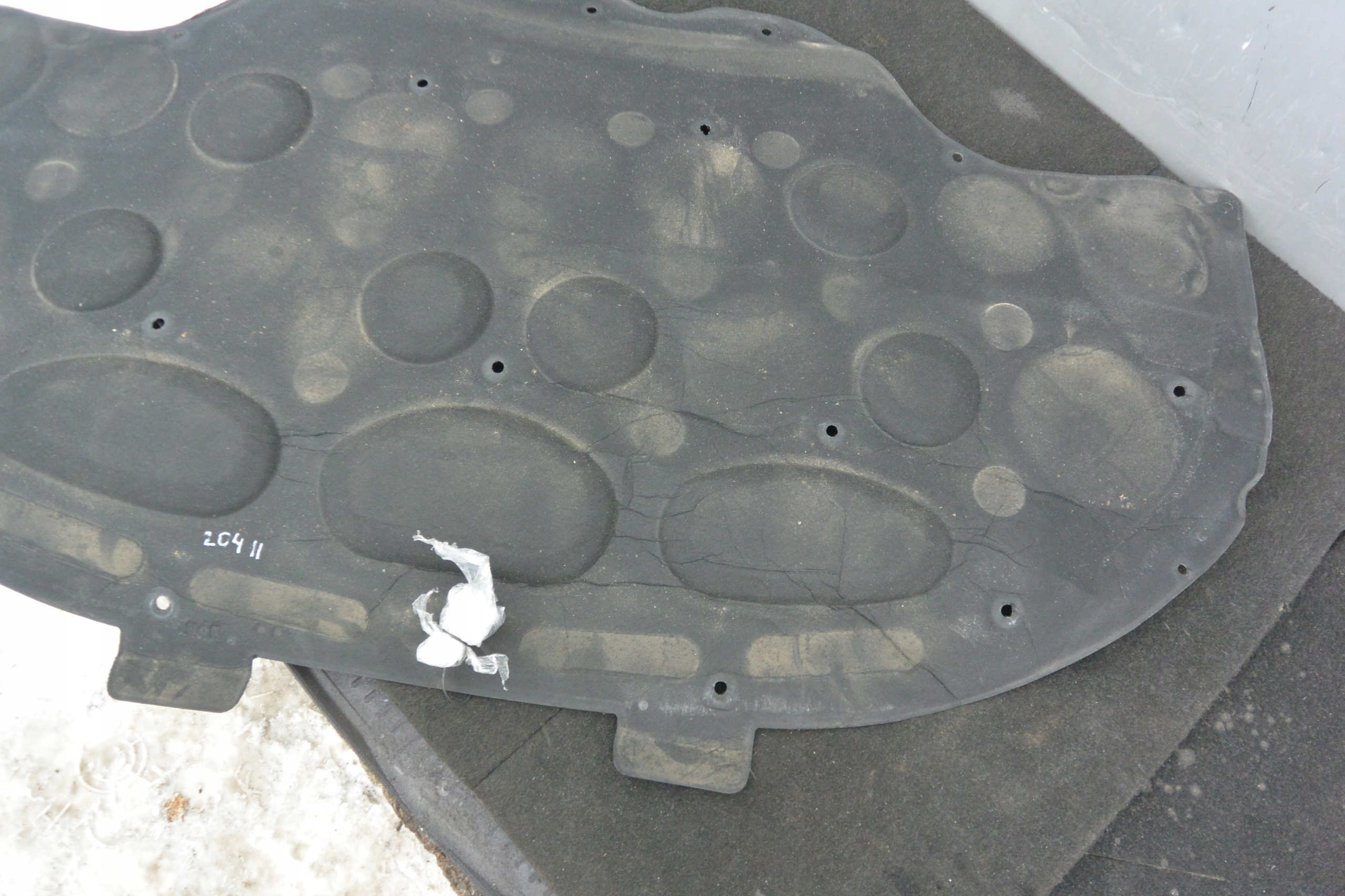PODBITKA INSONORISATION DU CAPOT MERCEDES C-KLASA W204