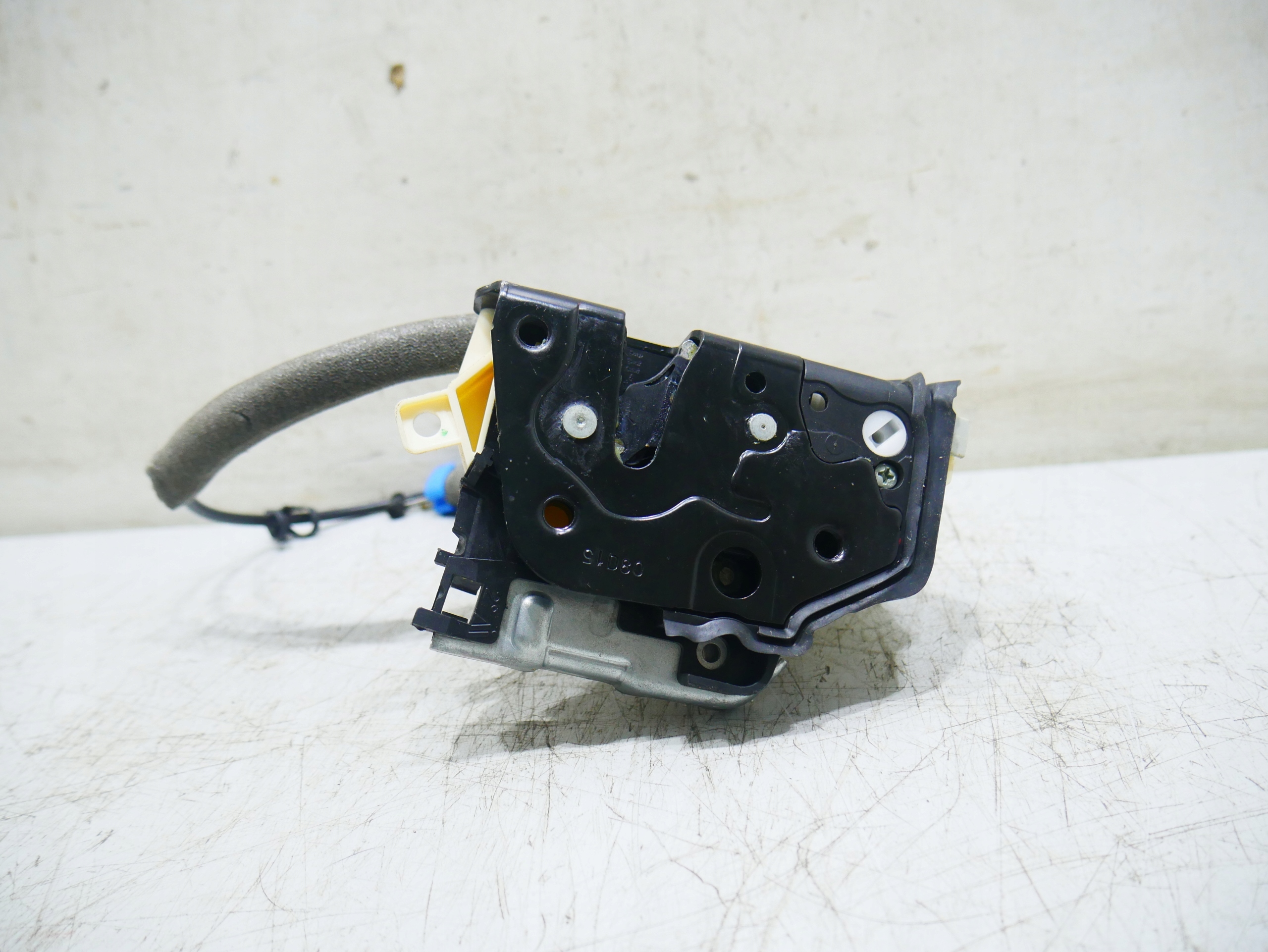 lock door front Audi A3 8V A4 A5 8W 8X1837016B